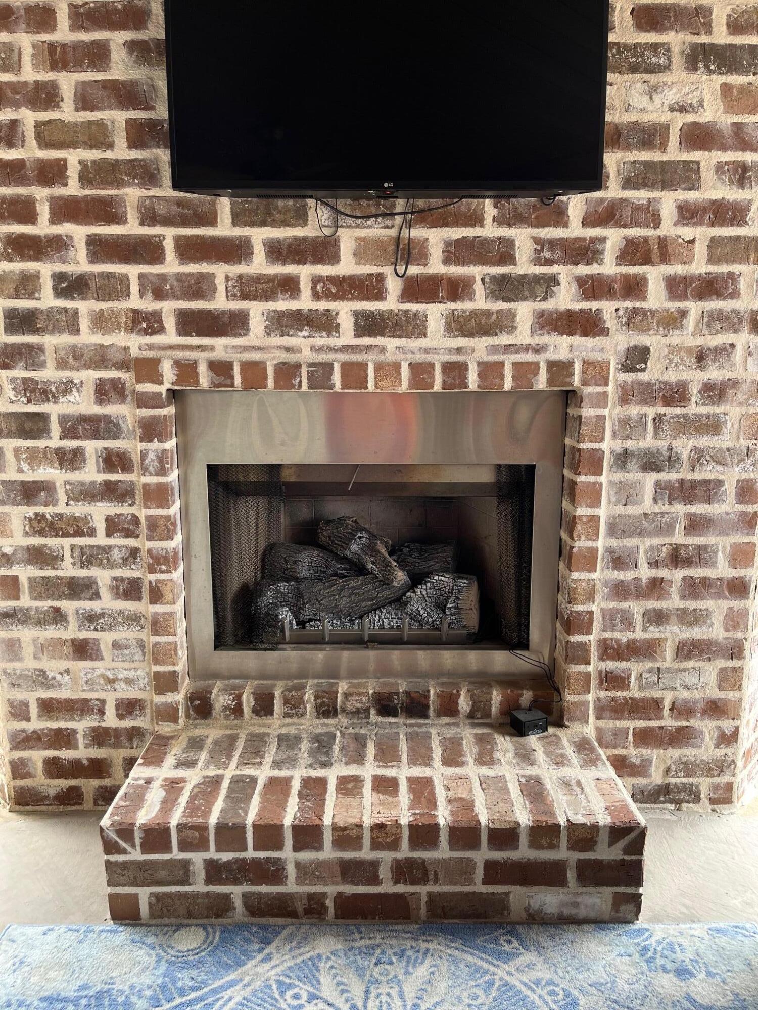 WHISPERING PINES - Residential