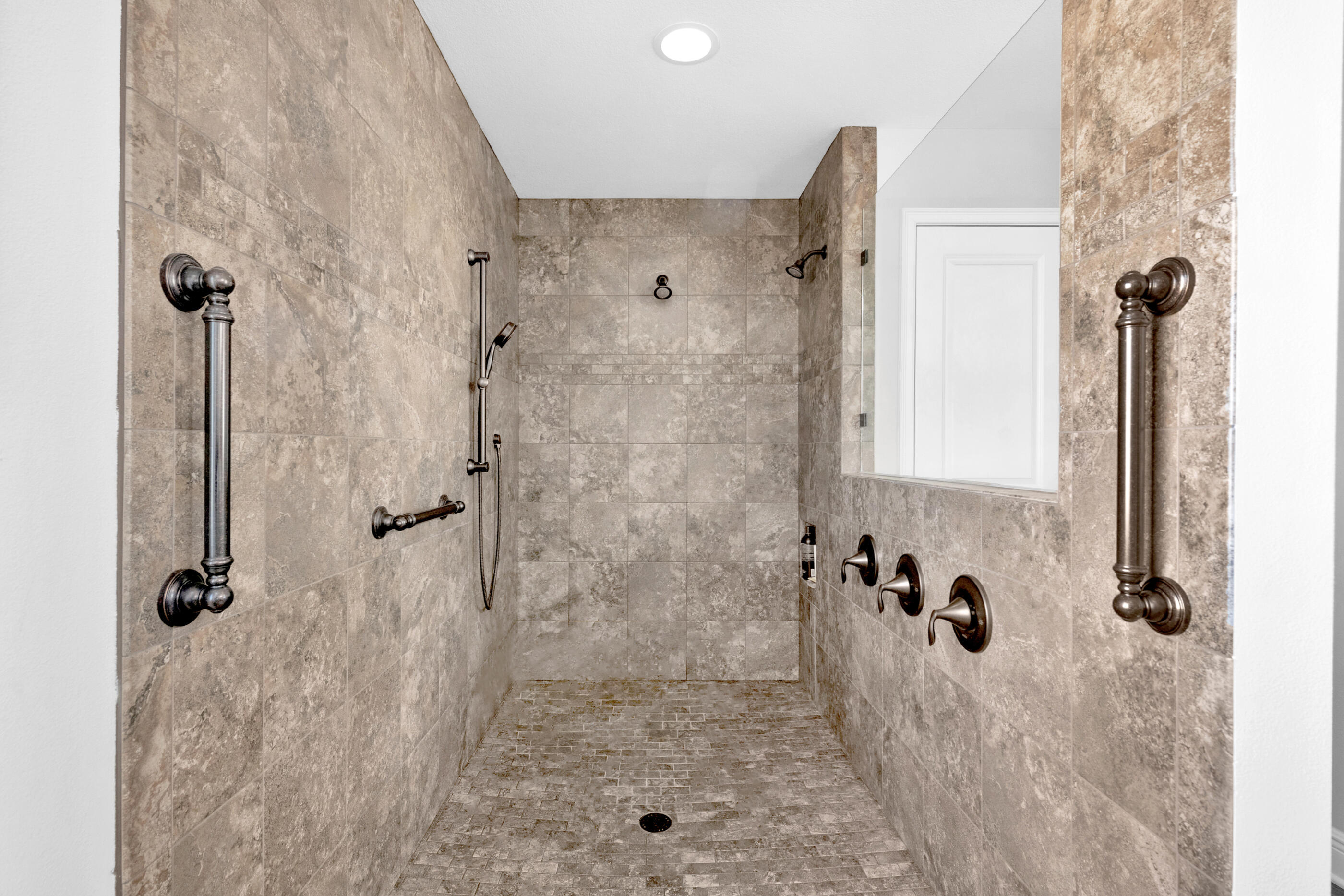 WHISPERING PINES - Residential