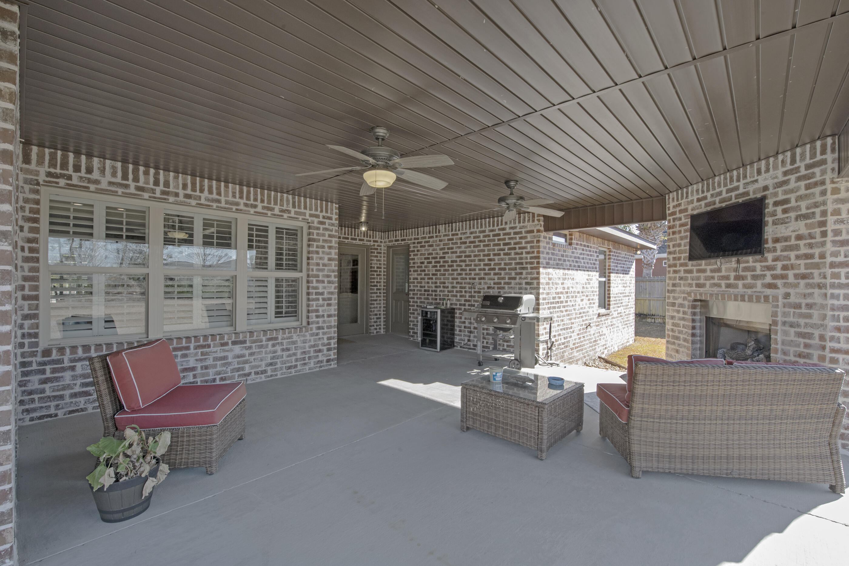 WHISPERING PINES - Residential