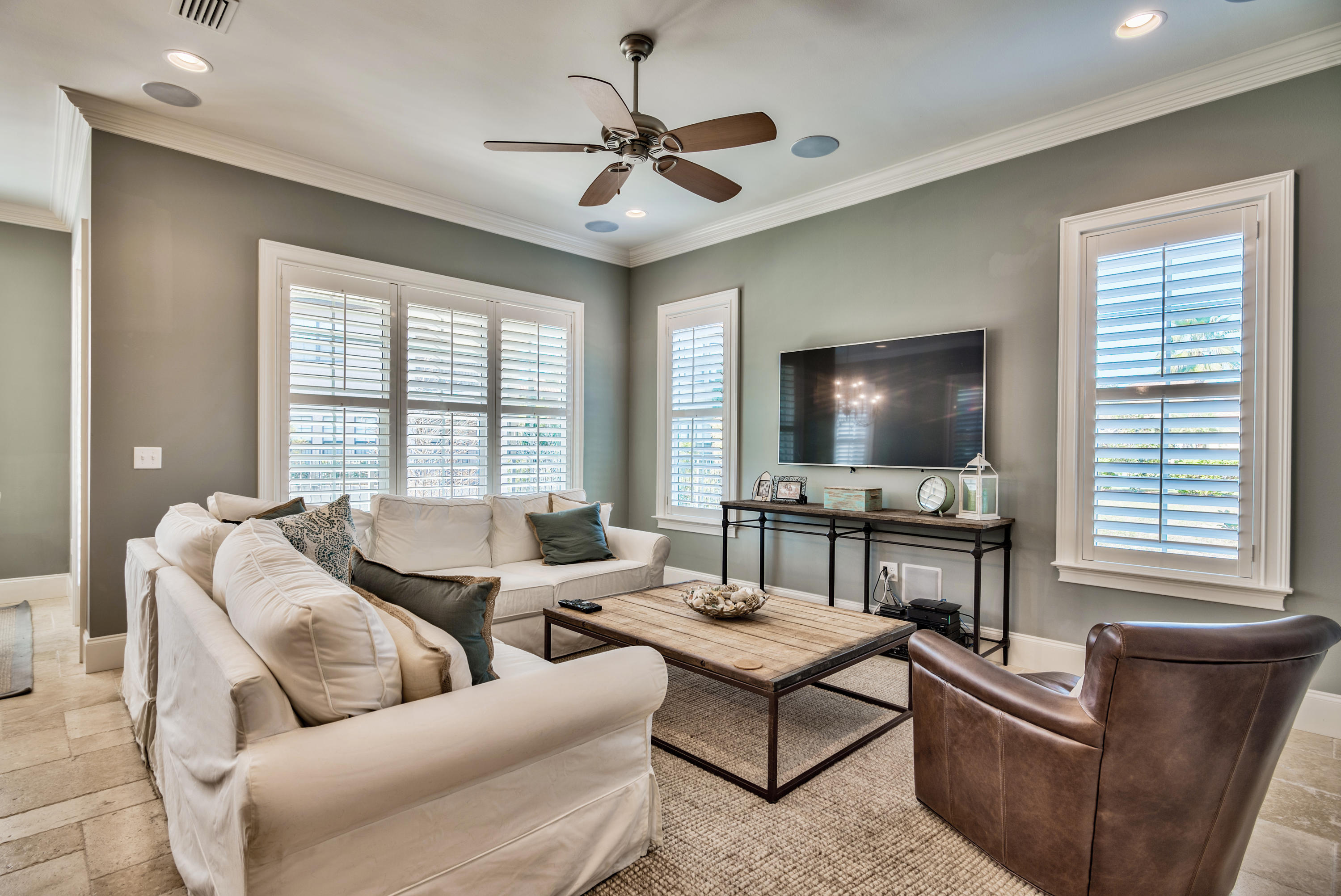 VILLA LAGO - Residential