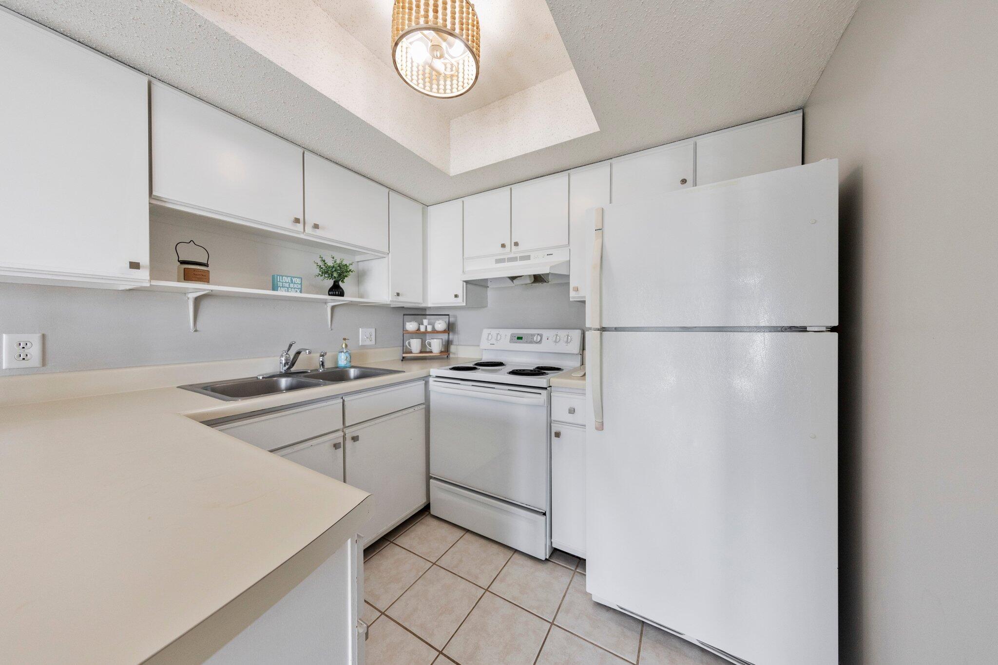 SUMMER BREEZE CONDO - Residential