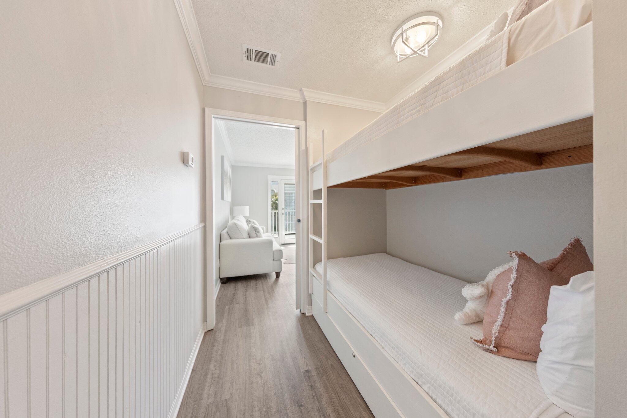 SUMMER BREEZE CONDO - Residential