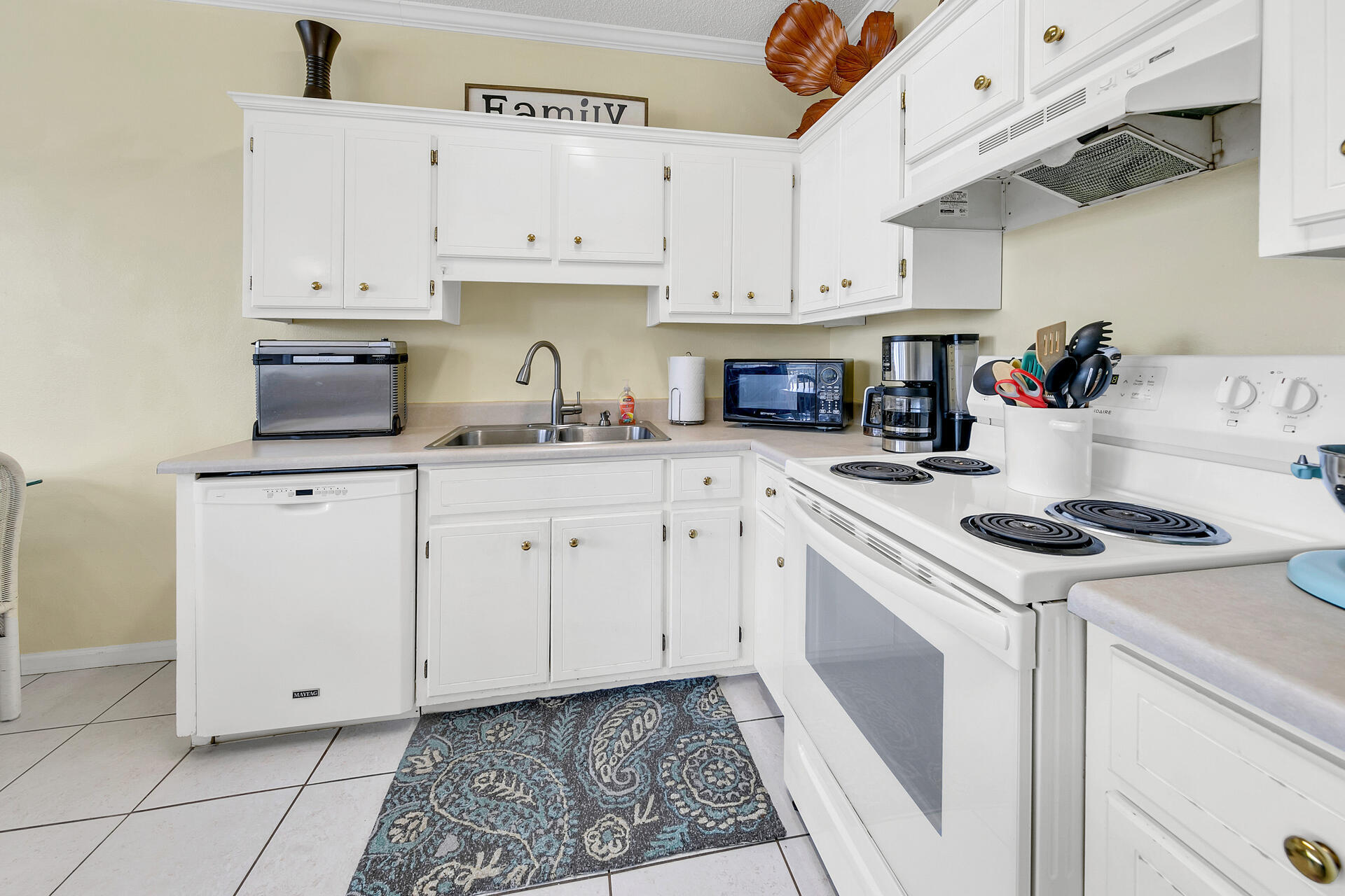 POINCIANA PLACE - Residential