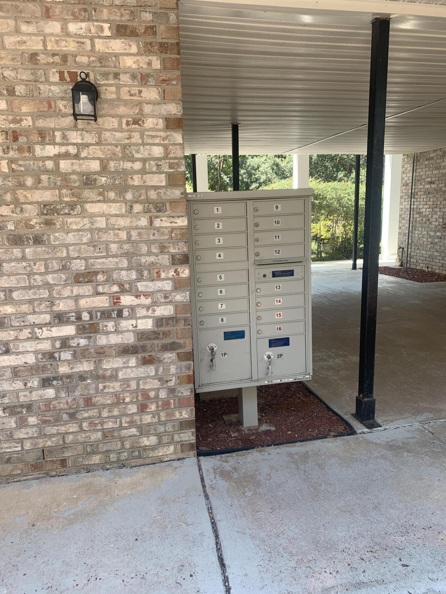 COUNTRY CLUB CONDO - Residential Lease