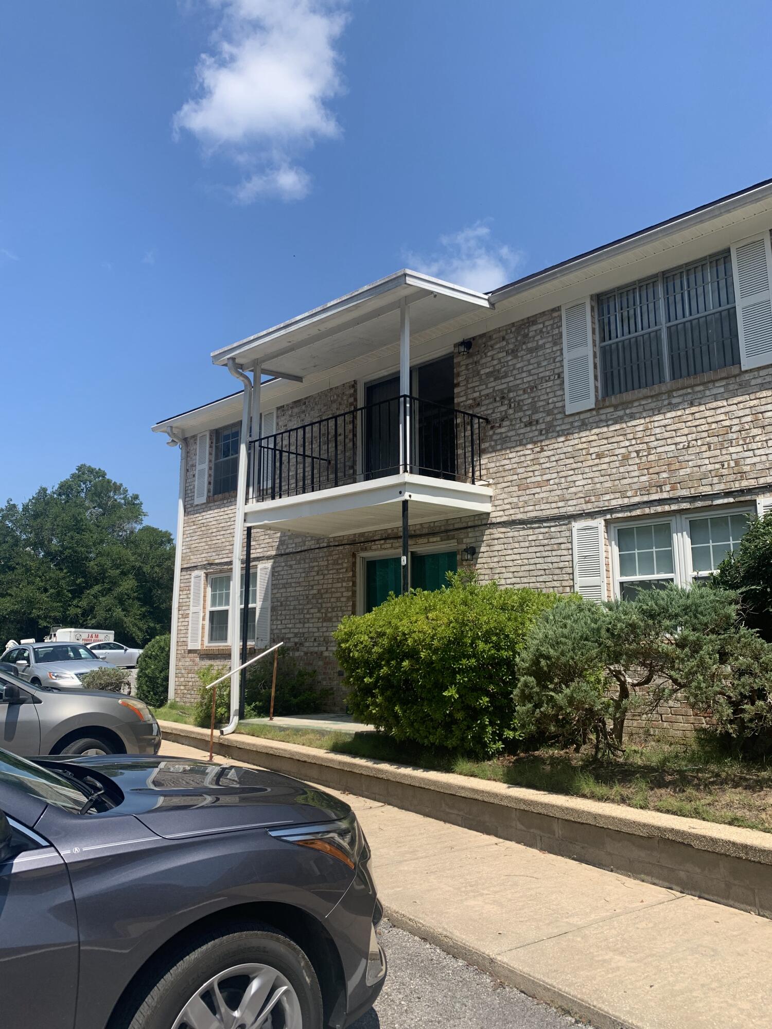 COUNTRY CLUB CONDO - Residential Lease