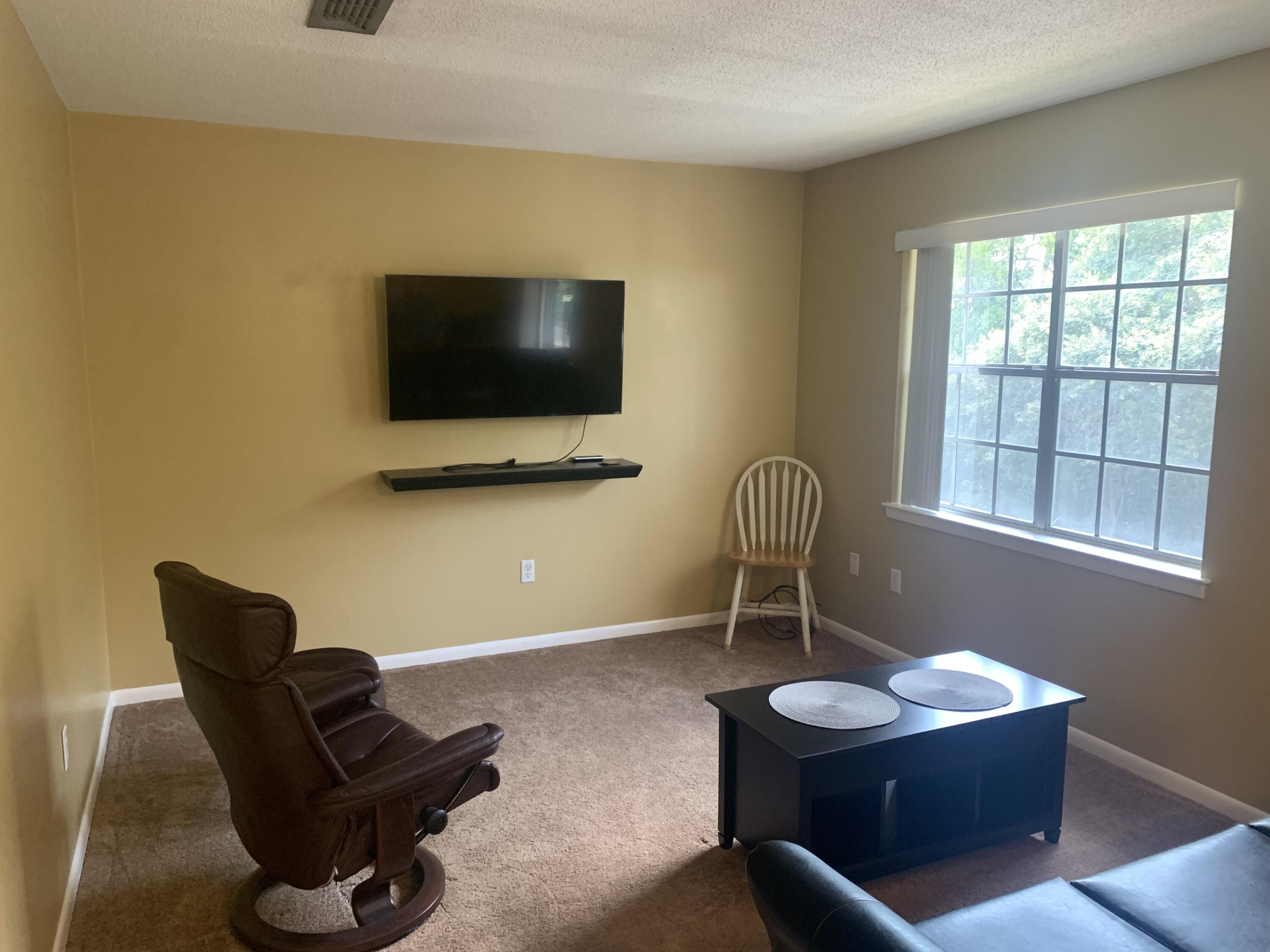 COUNTRY CLUB CONDO - Residential Lease