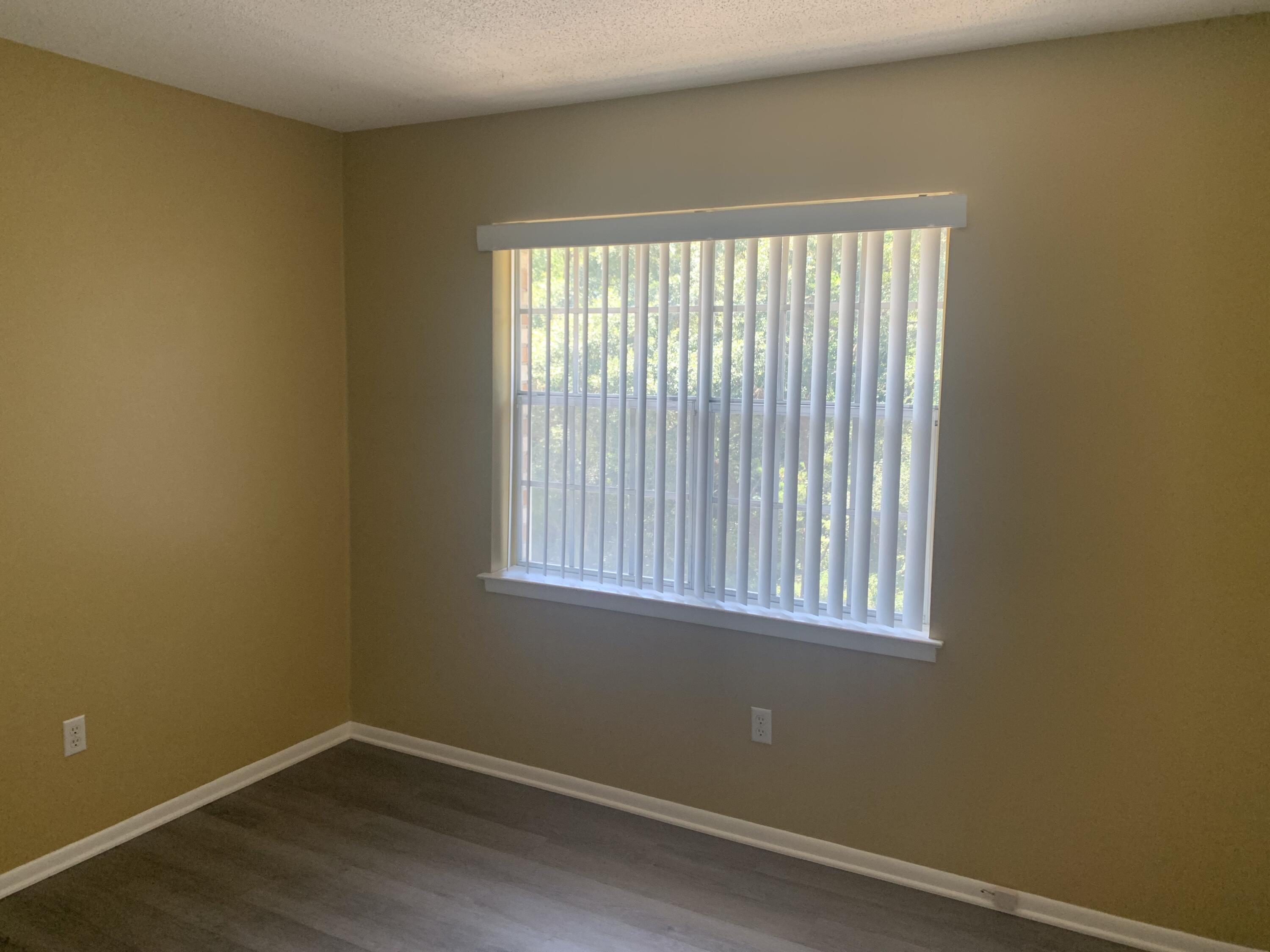 COUNTRY CLUB CONDO - Residential Lease