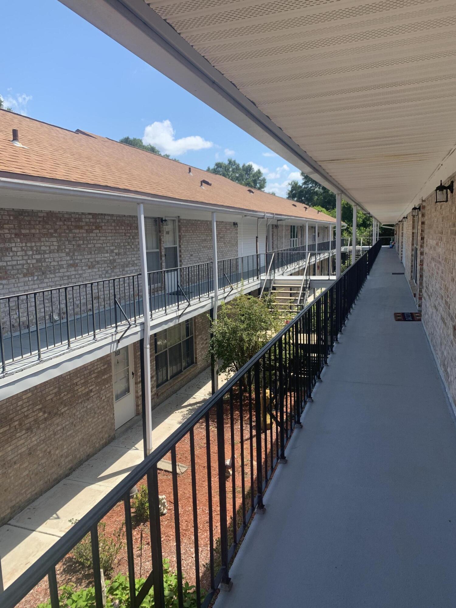 COUNTRY CLUB CONDO - Residential Lease