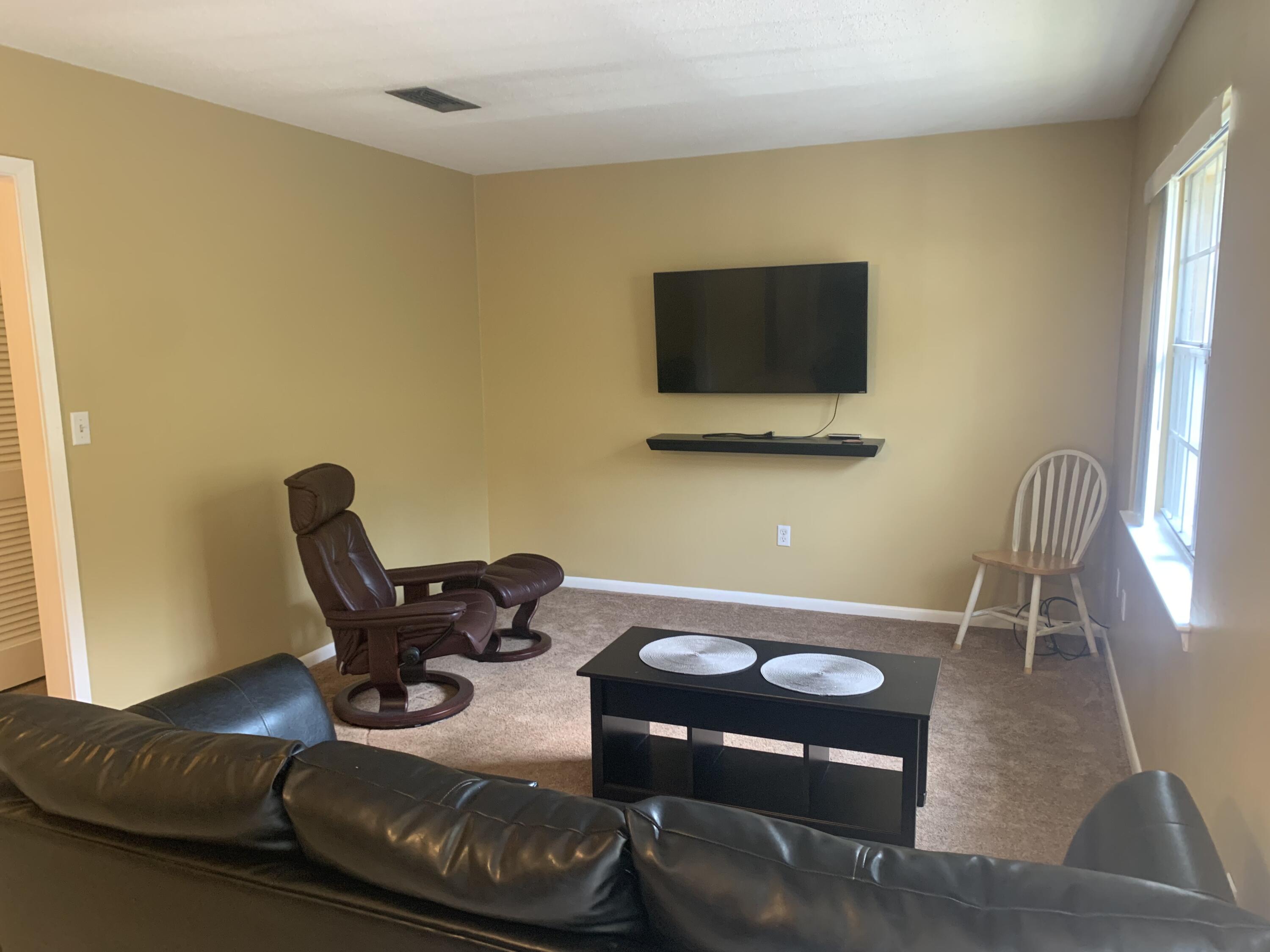 COUNTRY CLUB CONDO - Residential Lease
