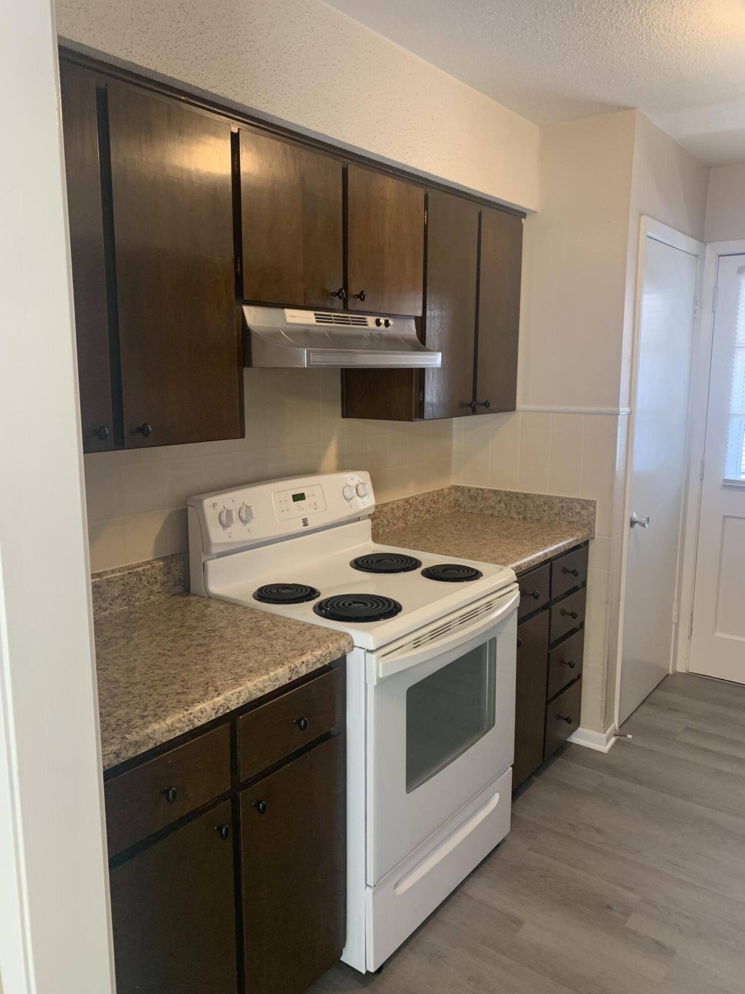 COUNTRY CLUB CONDO - Residential Lease