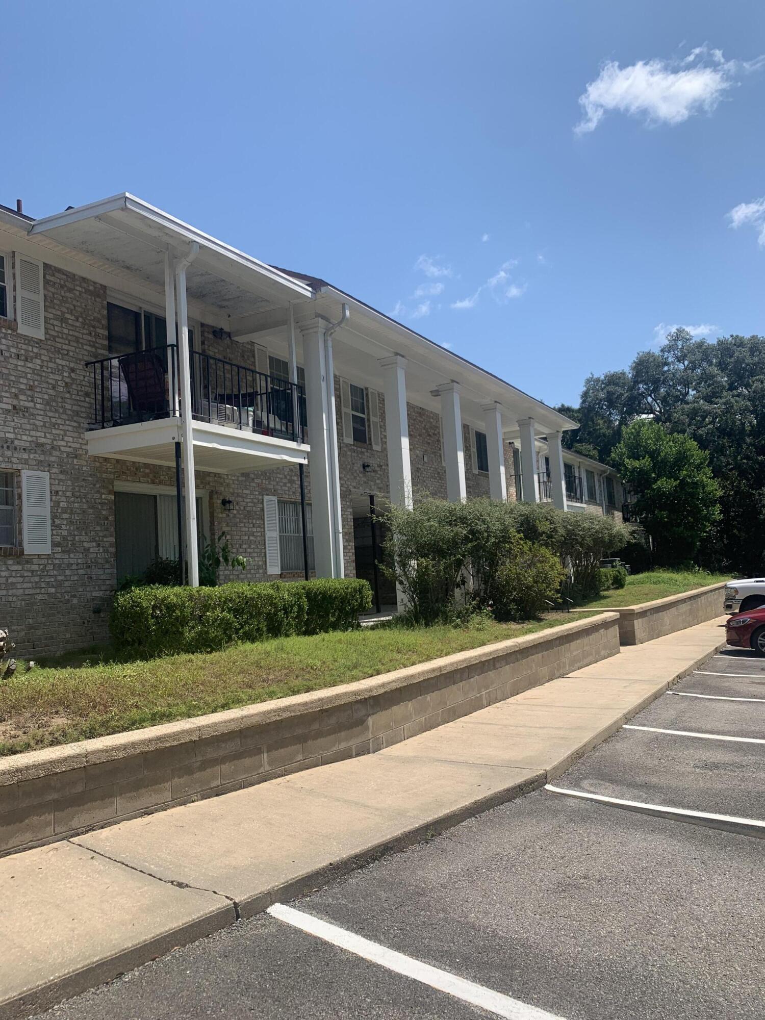 COUNTRY CLUB CONDO - Residential Lease