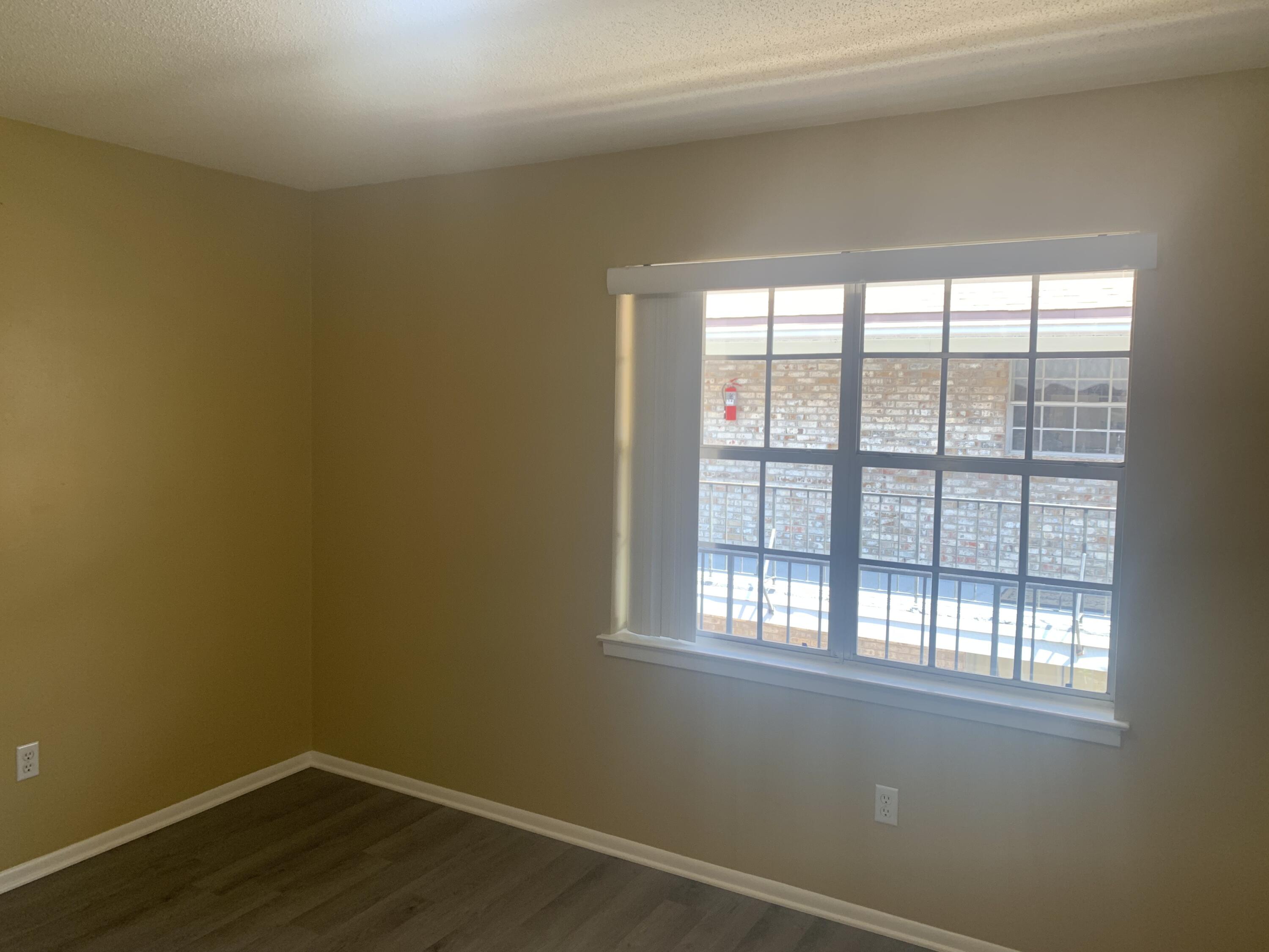 COUNTRY CLUB CONDO - Residential Lease