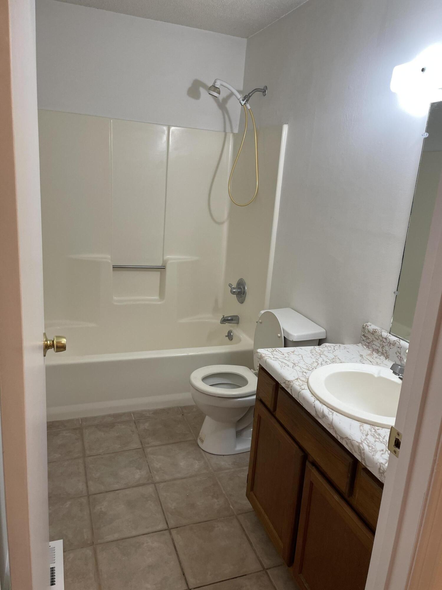 FLORIDA BLANCA T/H unit 2 - Residential Lease