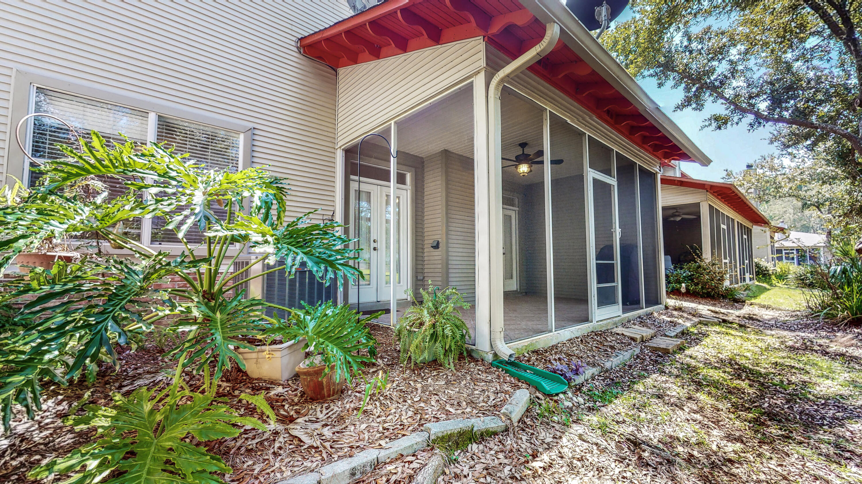 ESCADA - Residential Lease