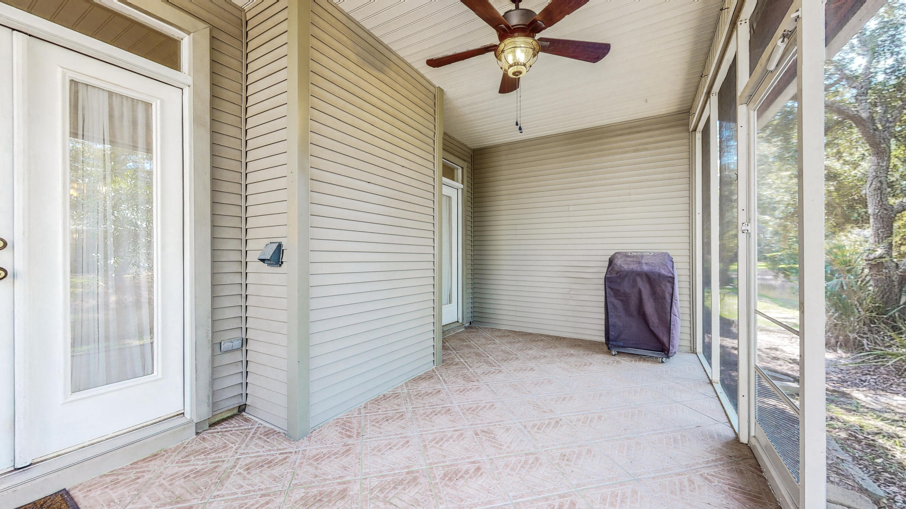 ESCADA - Residential Lease