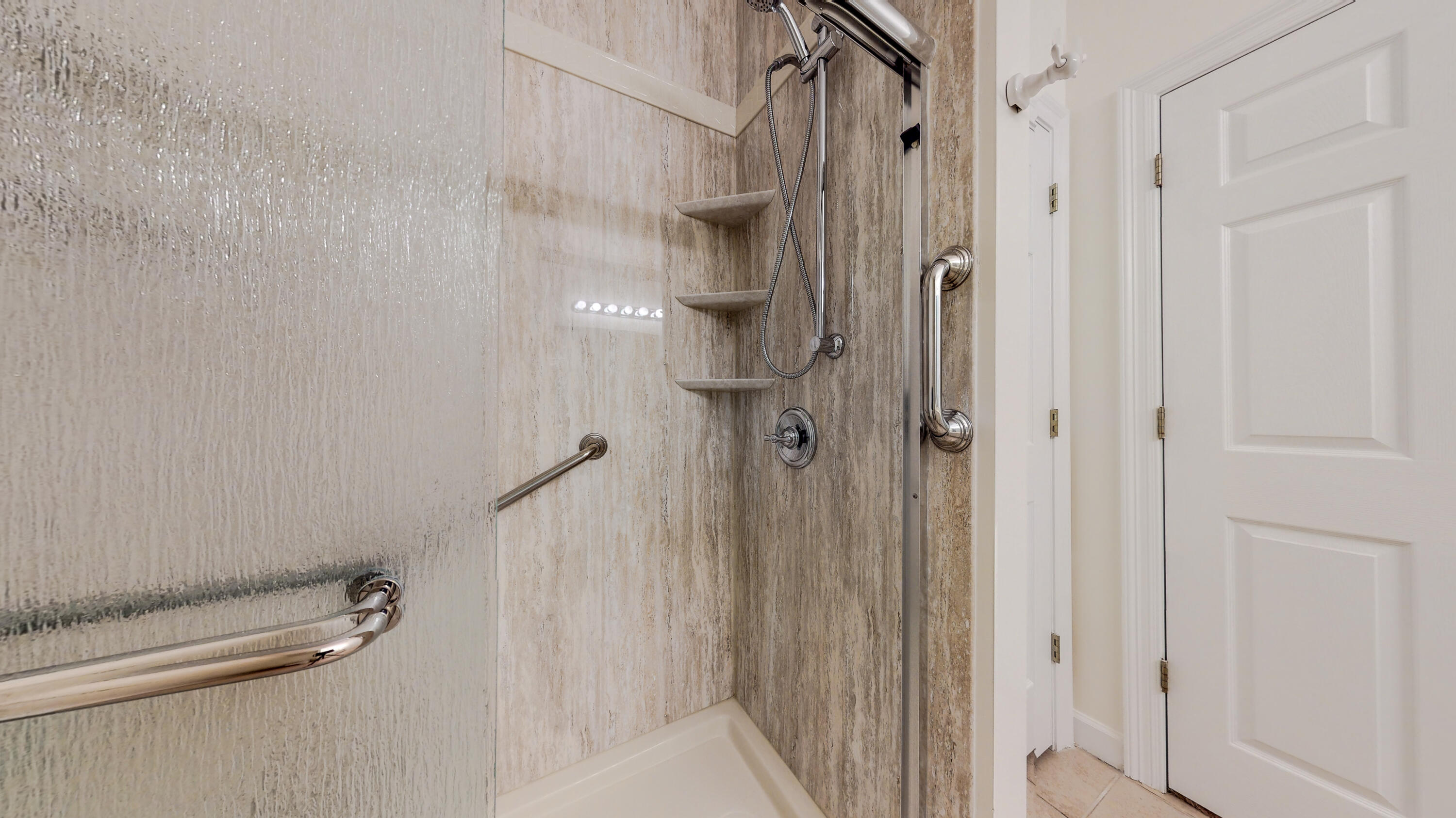 ESCADA - Residential Lease