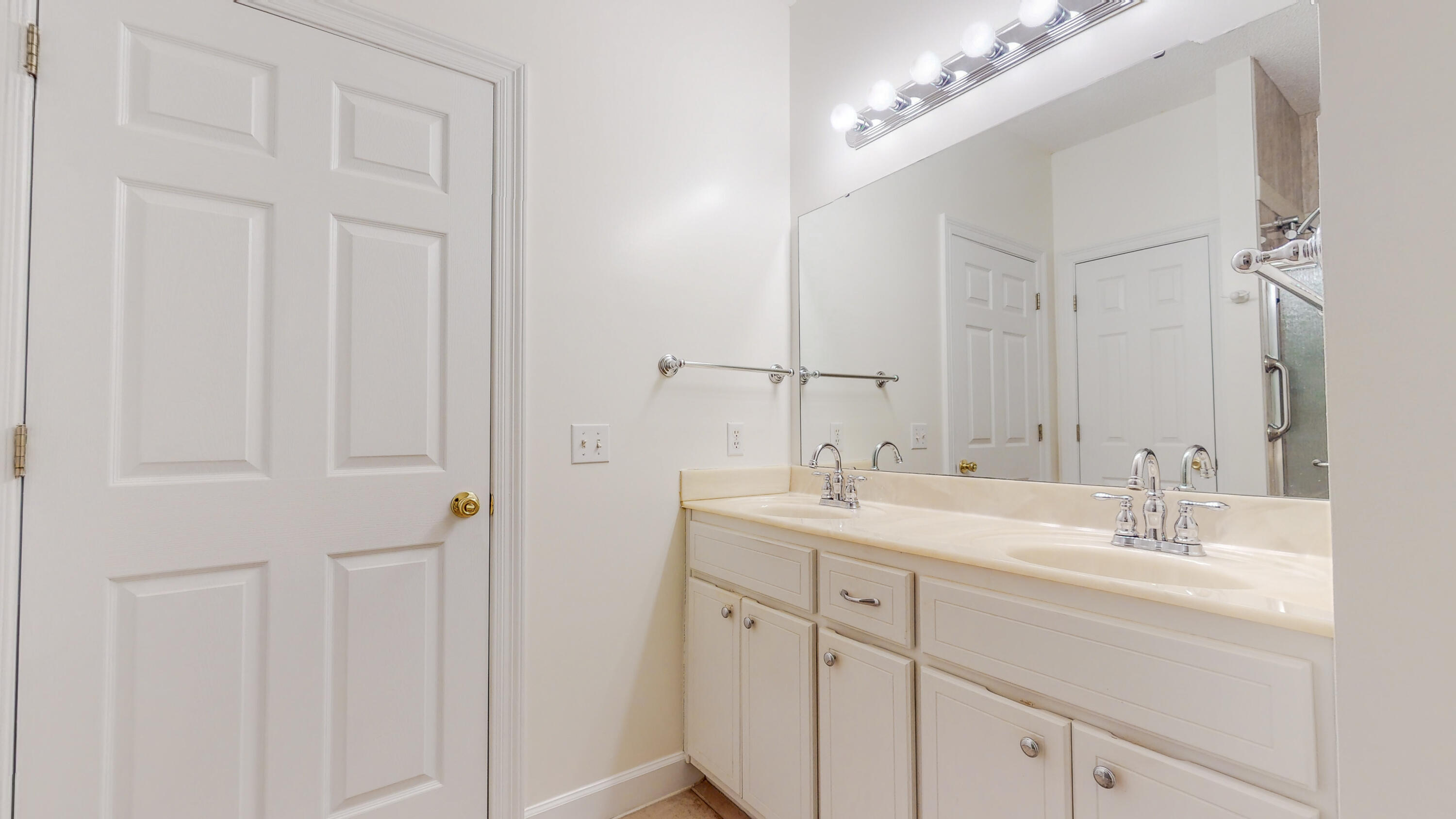 ESCADA - Residential Lease