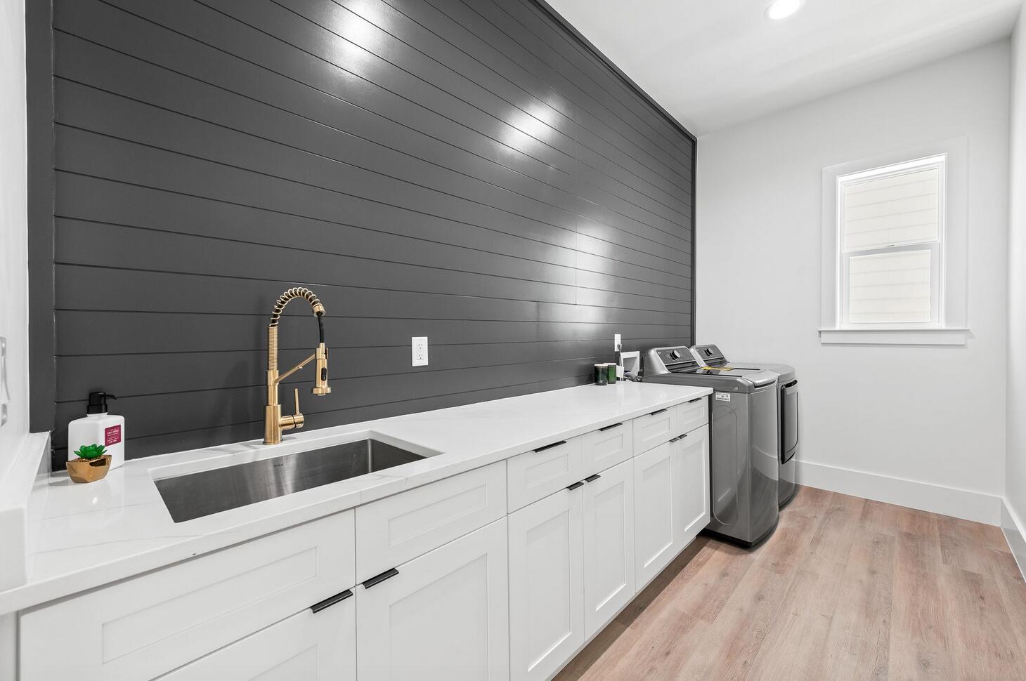 TREETOP - Residential