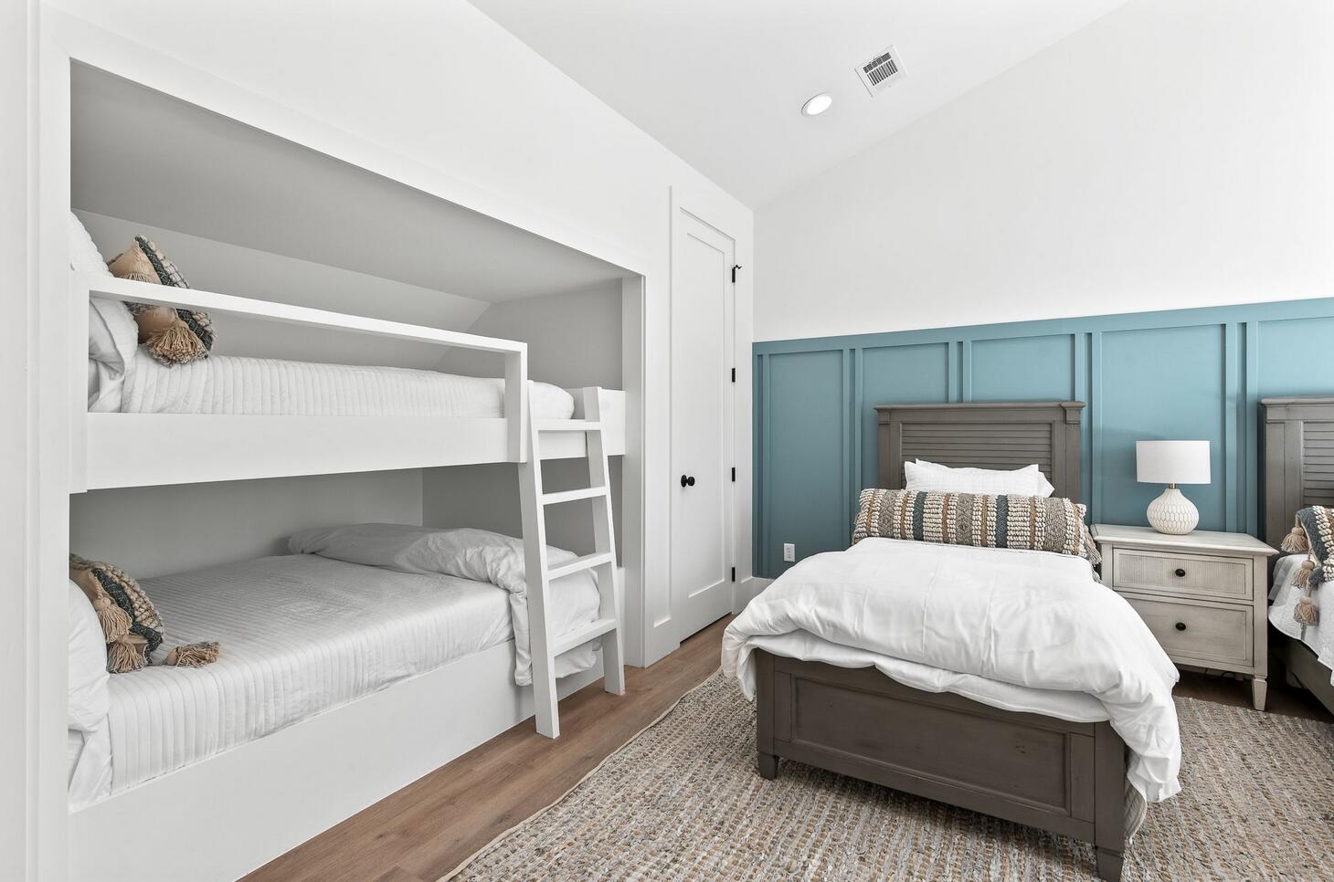 TREETOP - Residential