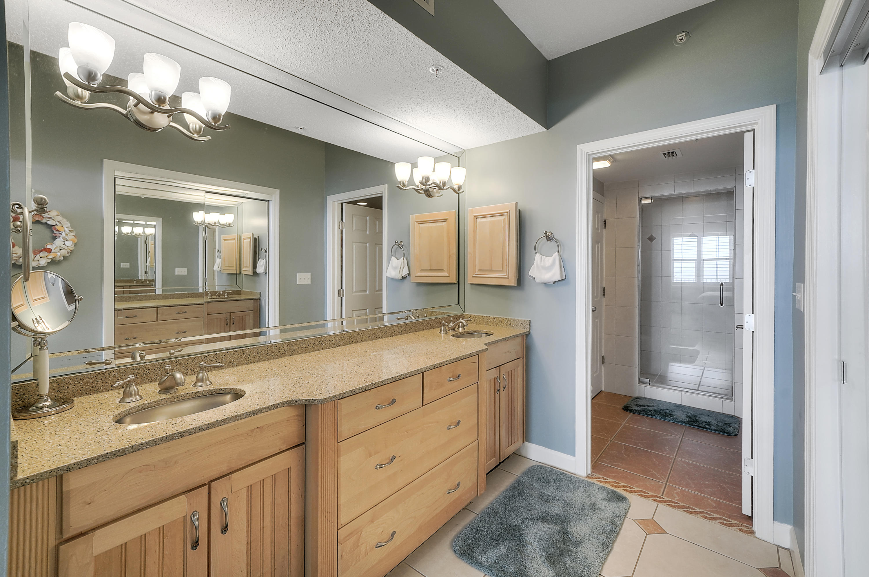 INN AT CRYSTAL BEACH (SUMMERCHASE CONDO) - Residential