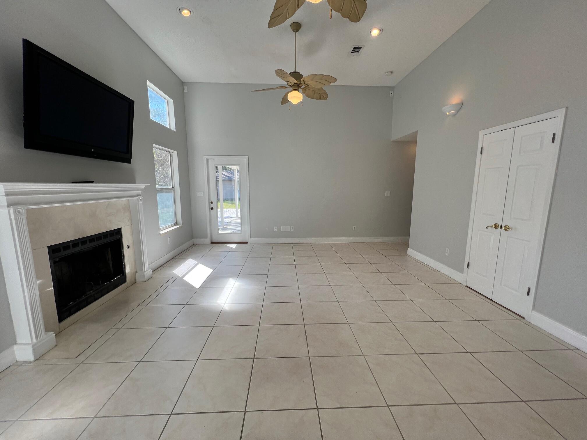 NAVARRE S/D 2ND ADDN - Residential