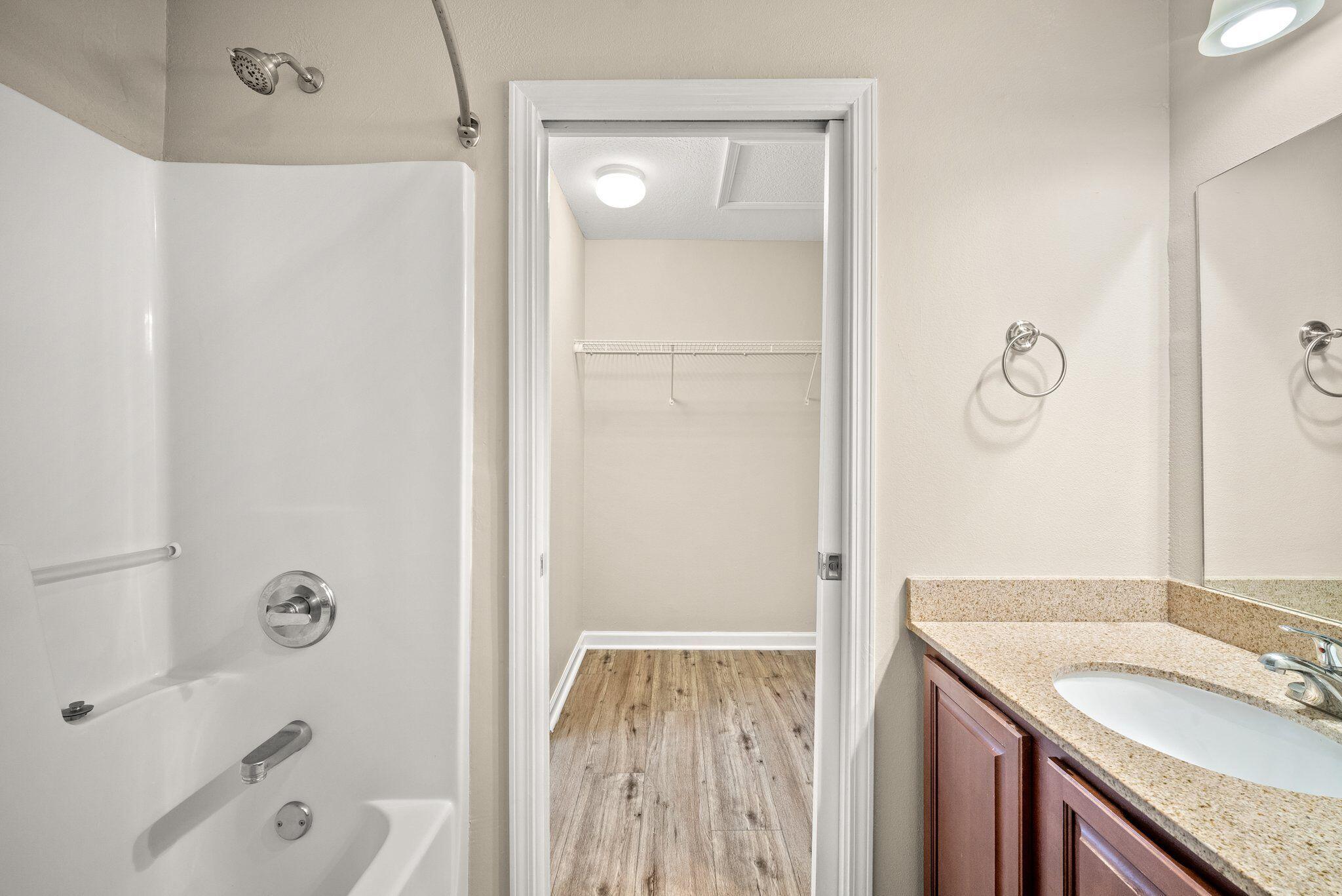 ARBOR LAKE PHASE 1 - Residential Lease