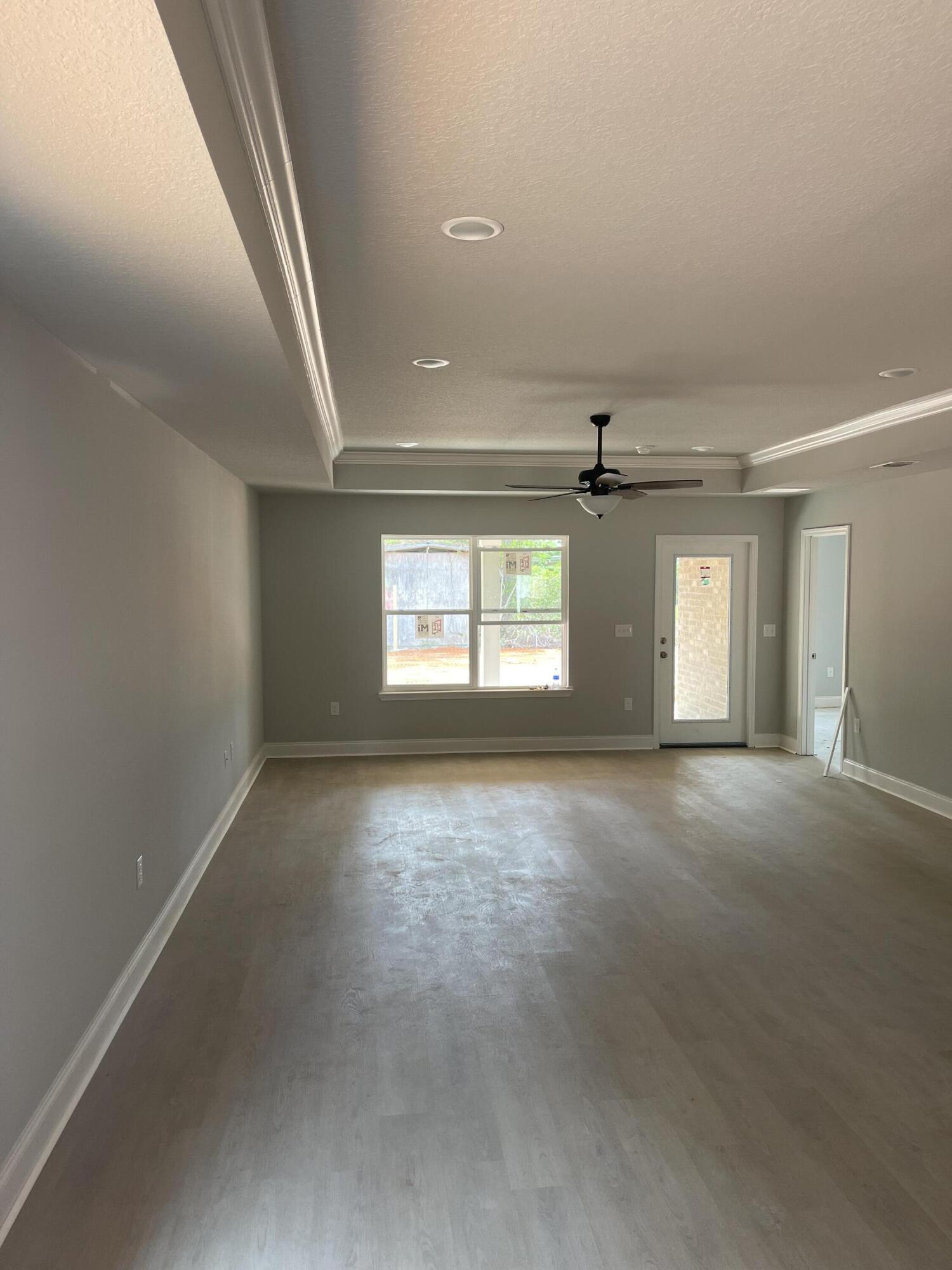 CRESCENT SHORES - Residential