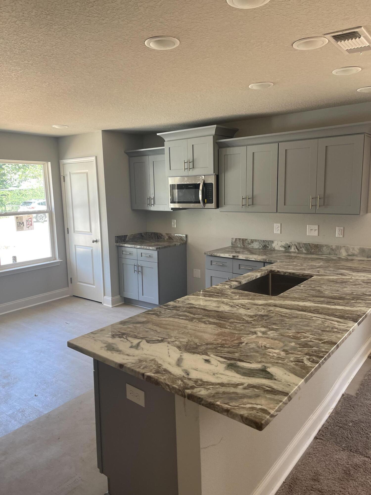 CRESCENT SHORES - Residential