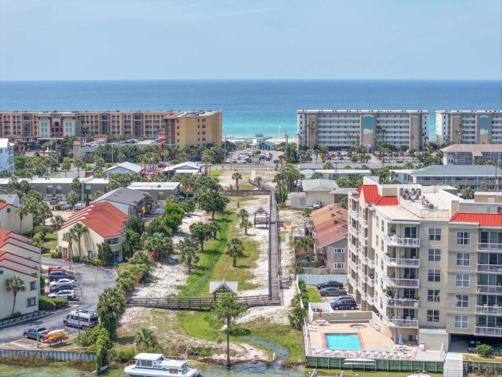 PALM COURT YACHT CLUB - Residential