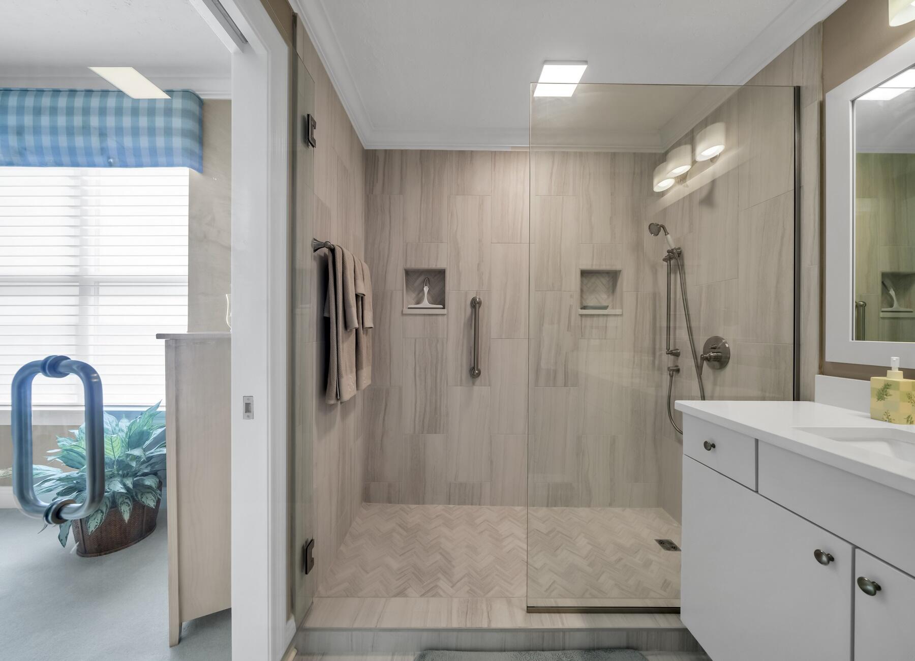 PALM COURT YACHT CLUB - Residential