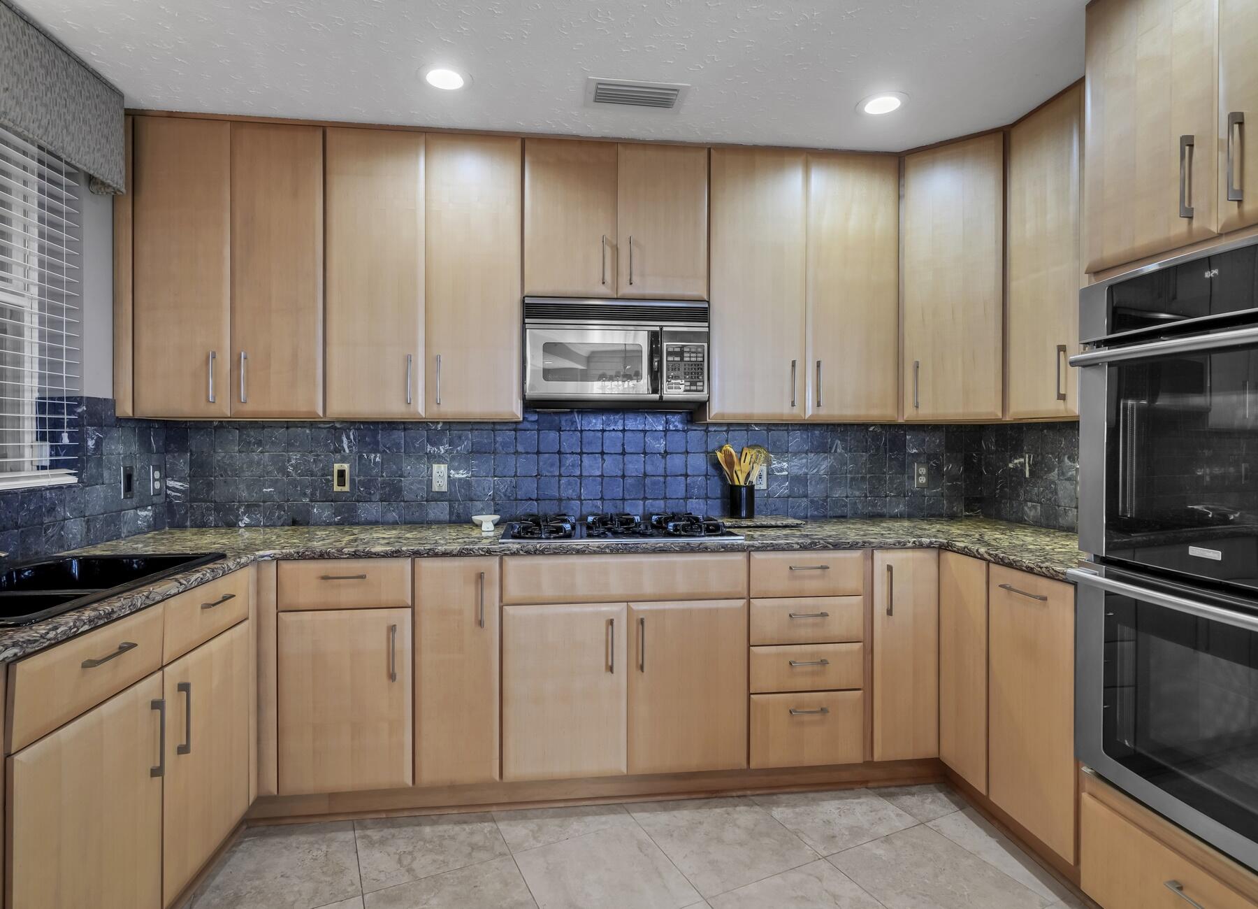 PALM COURT YACHT CLUB - Residential