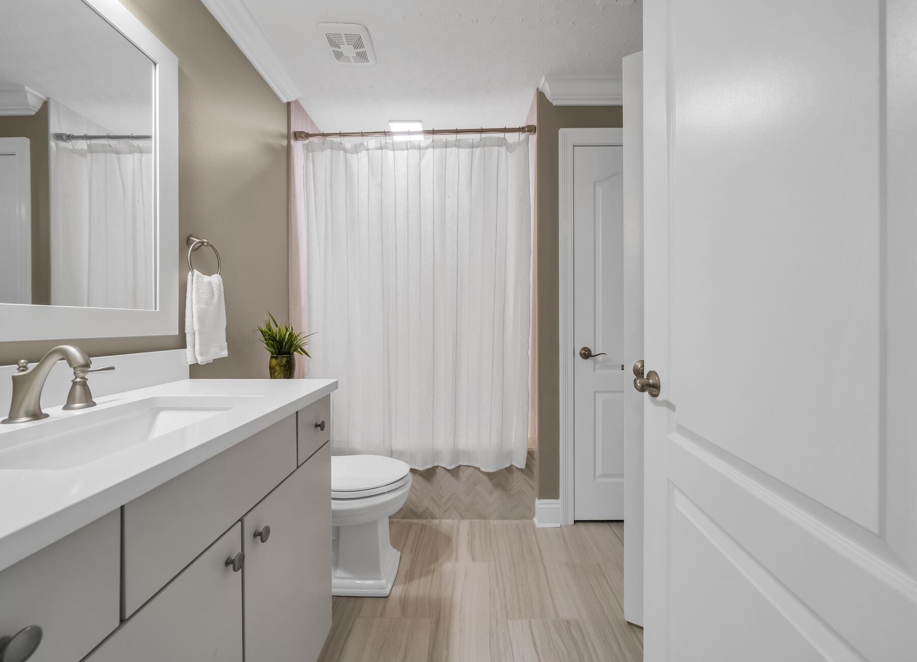 PALM COURT YACHT CLUB - Residential