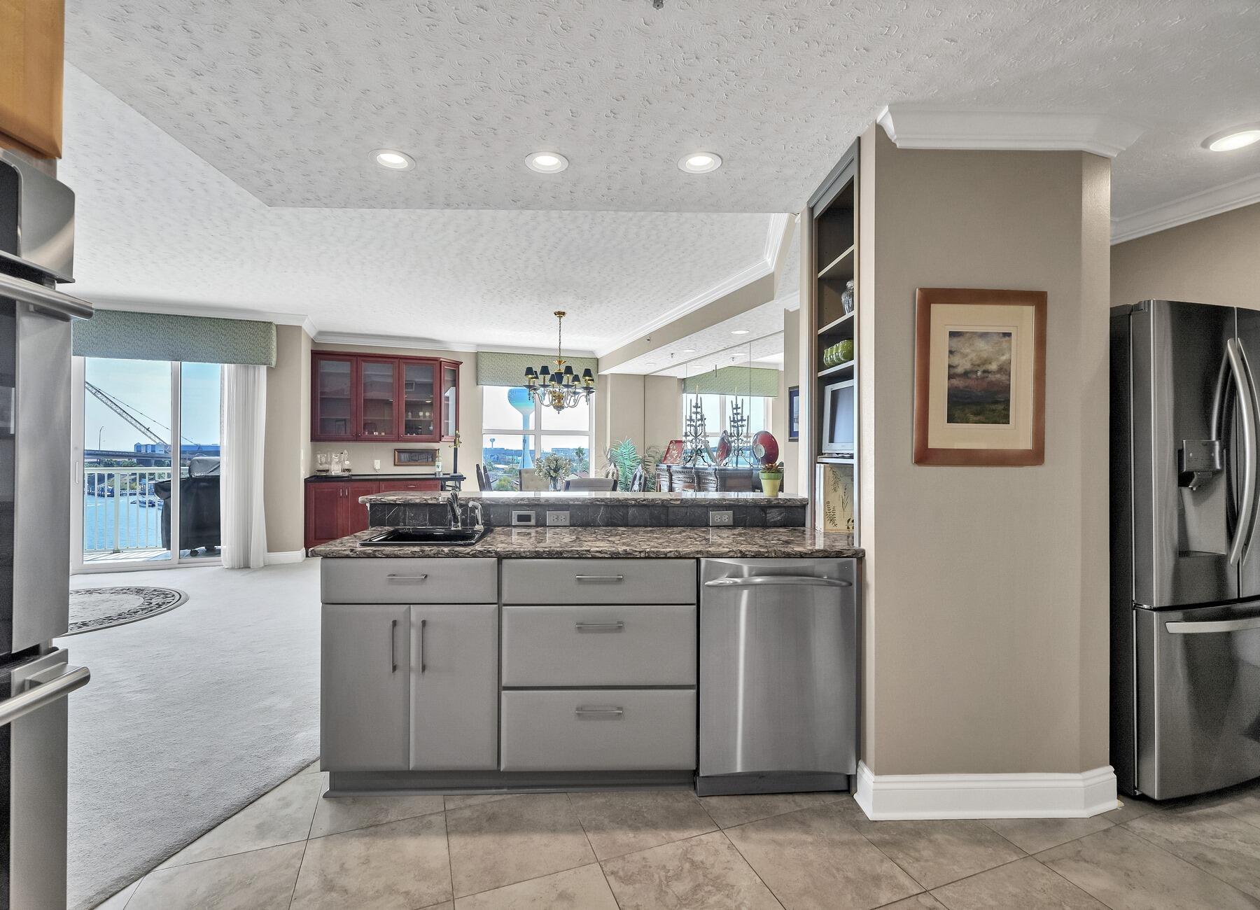 PALM COURT YACHT CLUB - Residential