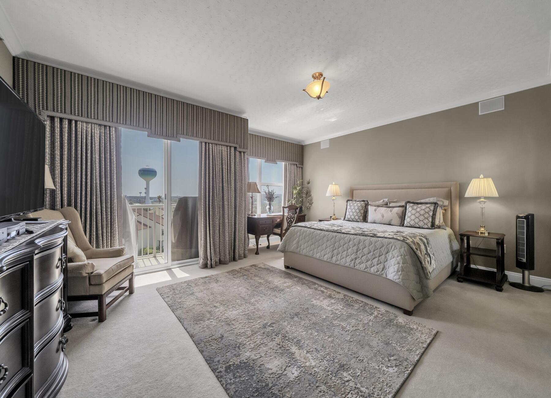 PALM COURT YACHT CLUB - Residential