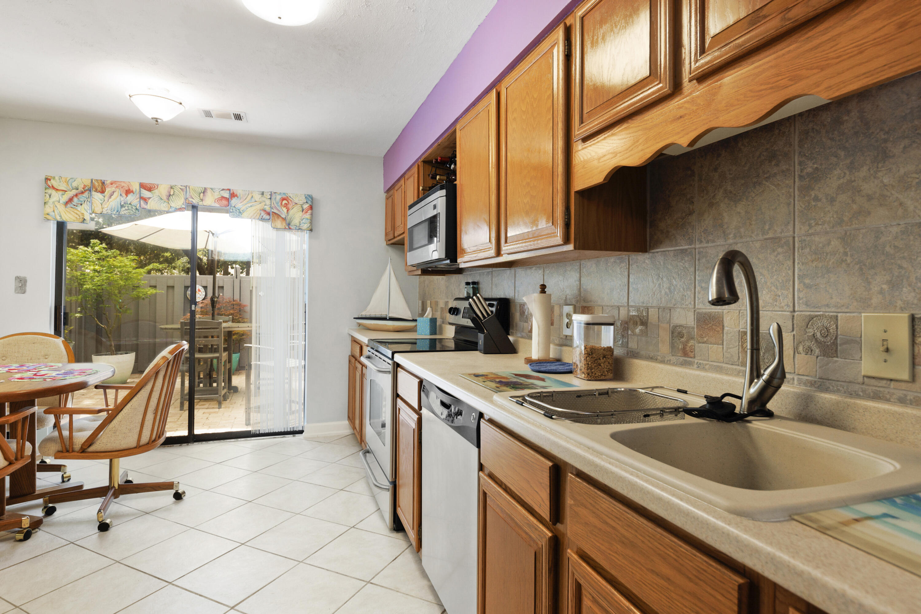 ROYAL OAK VILLAS BLUEWATER BAY - Residential