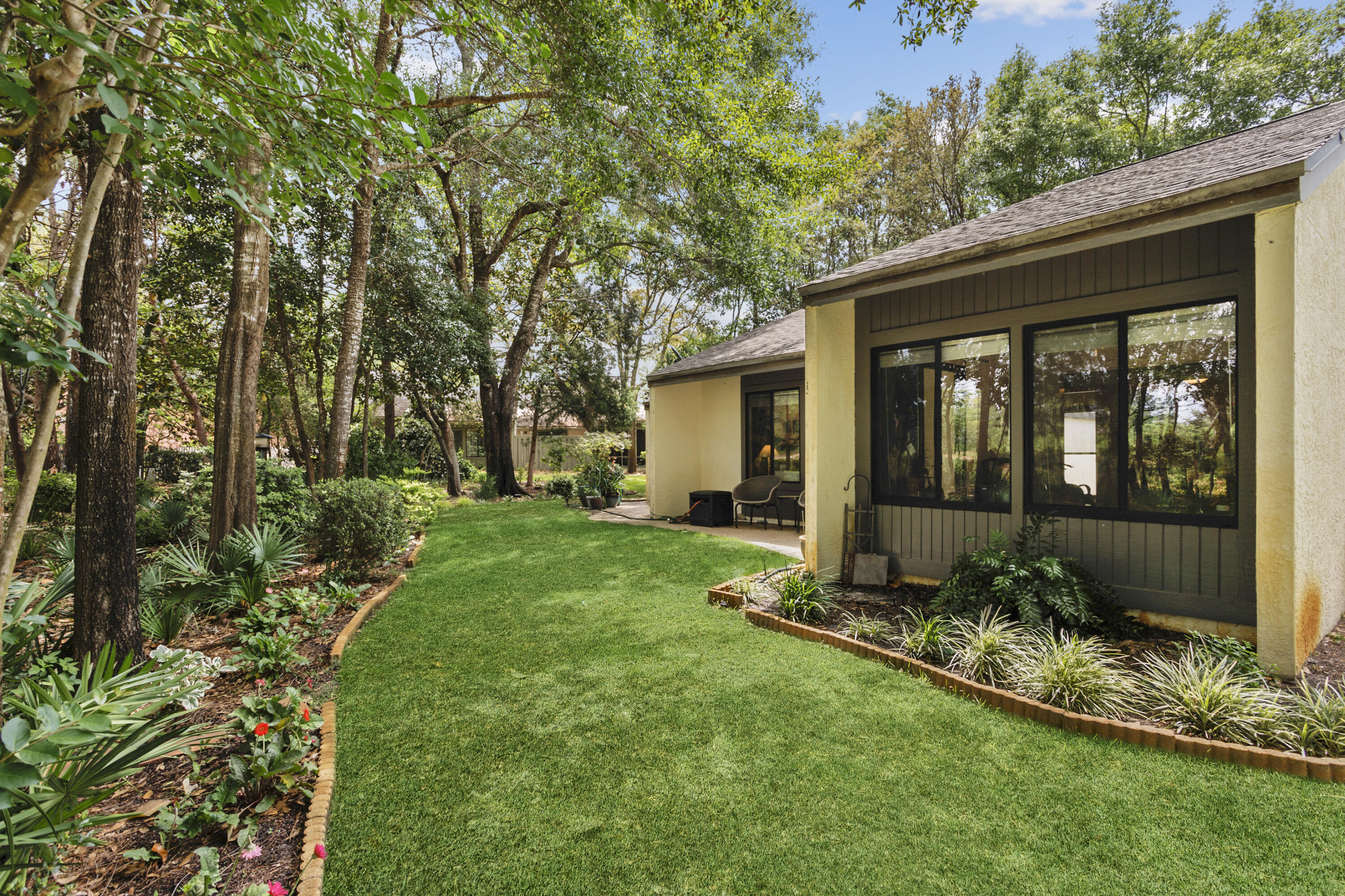 ROYAL OAK VILLAS BLUEWATER BAY - Residential