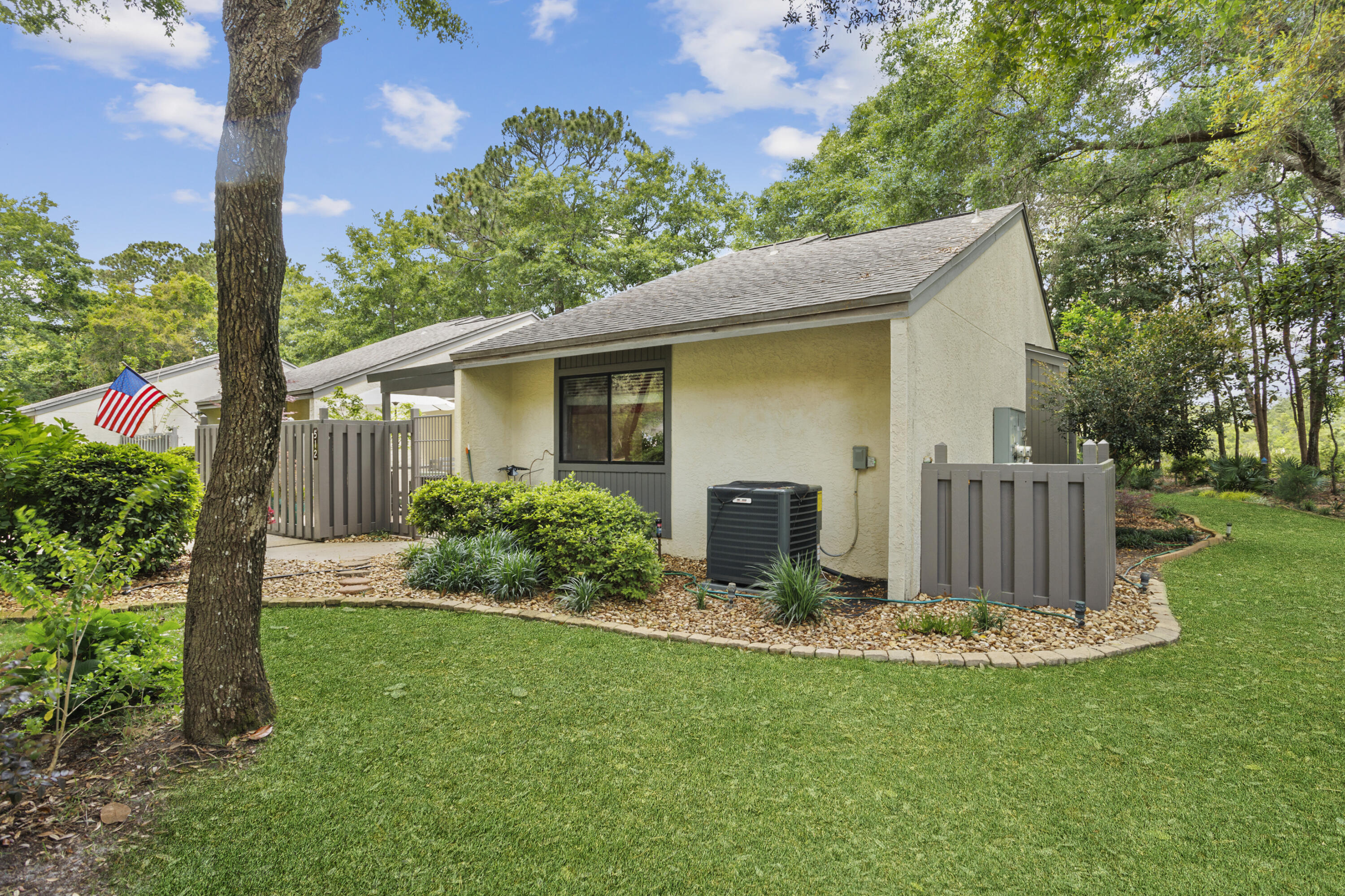 ROYAL OAK VILLAS BLUEWATER BAY - Residential