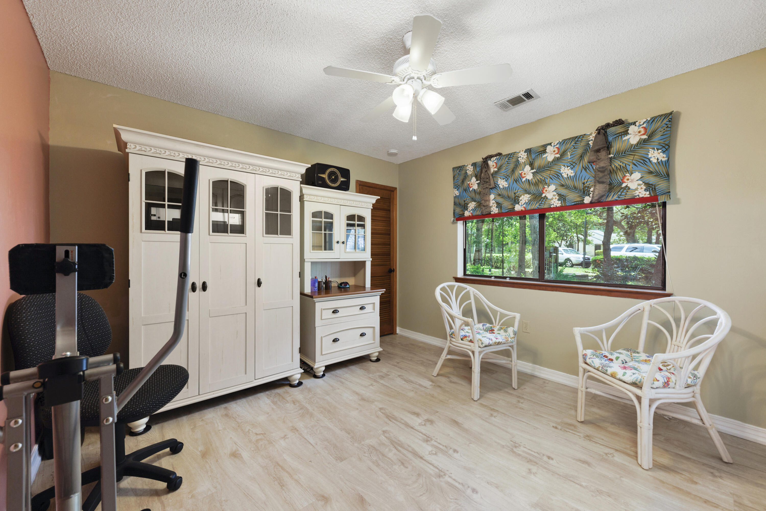 ROYAL OAK VILLAS BLUEWATER BAY - Residential