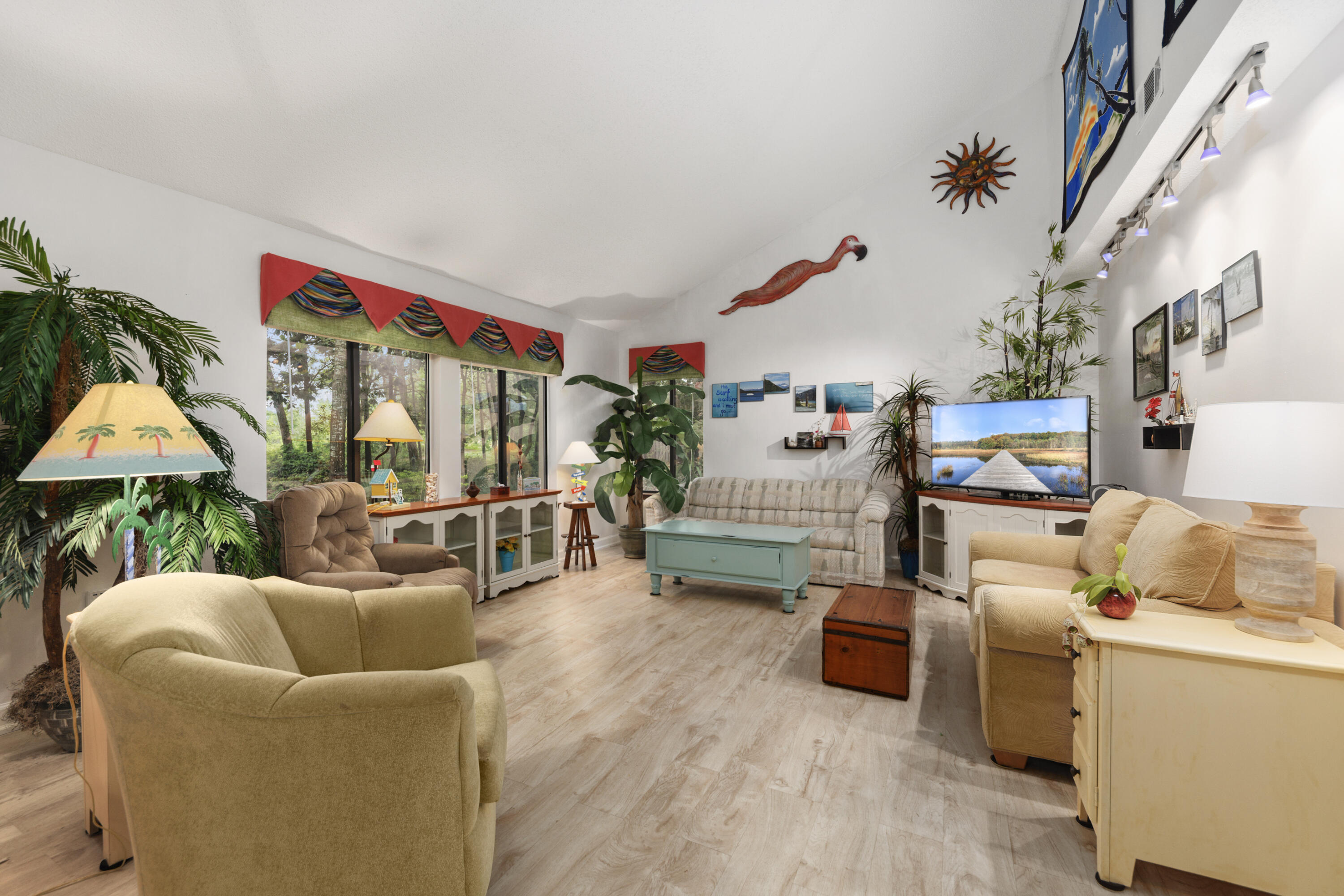 ROYAL OAK VILLAS BLUEWATER BAY - Residential