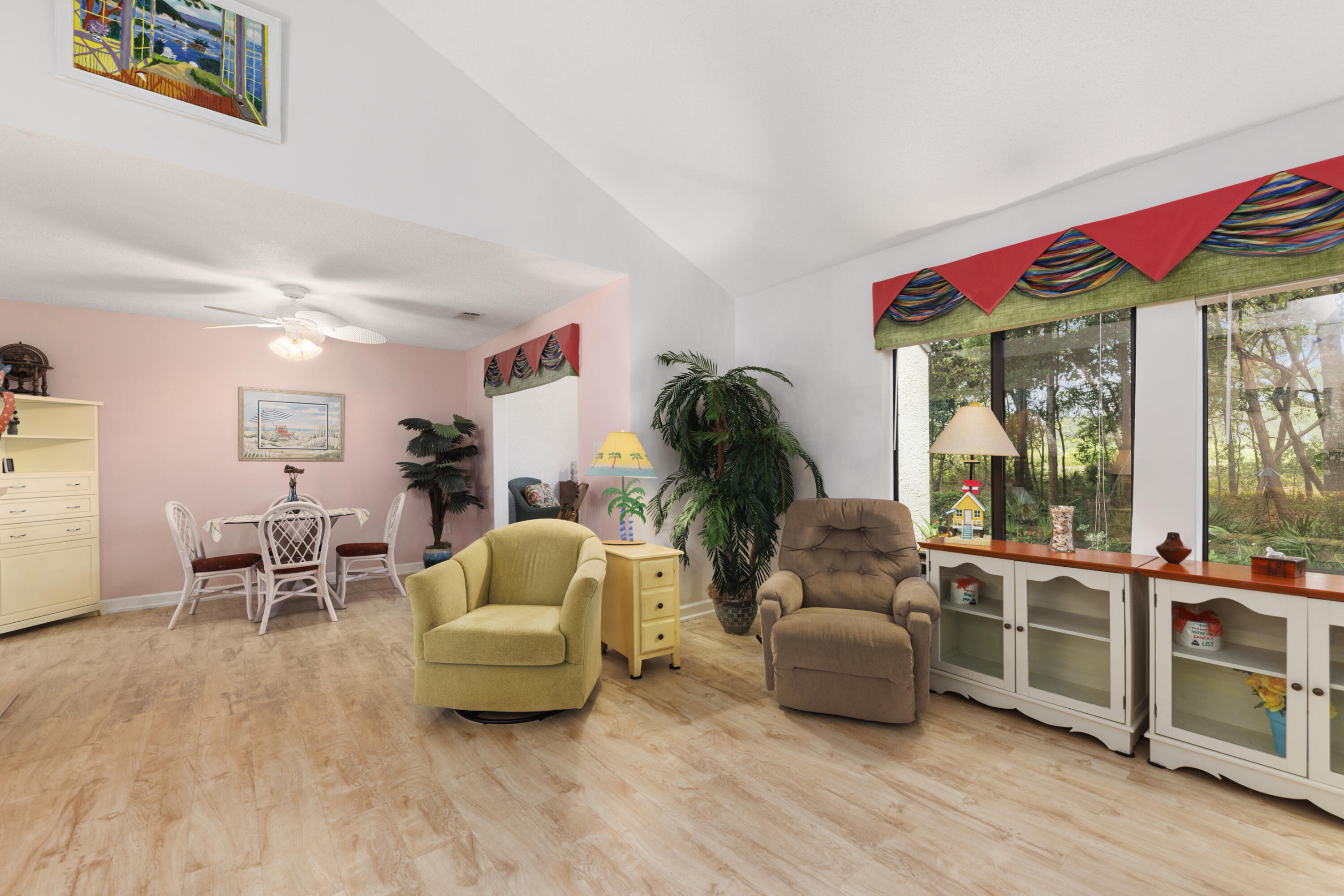 ROYAL OAK VILLAS BLUEWATER BAY - Residential