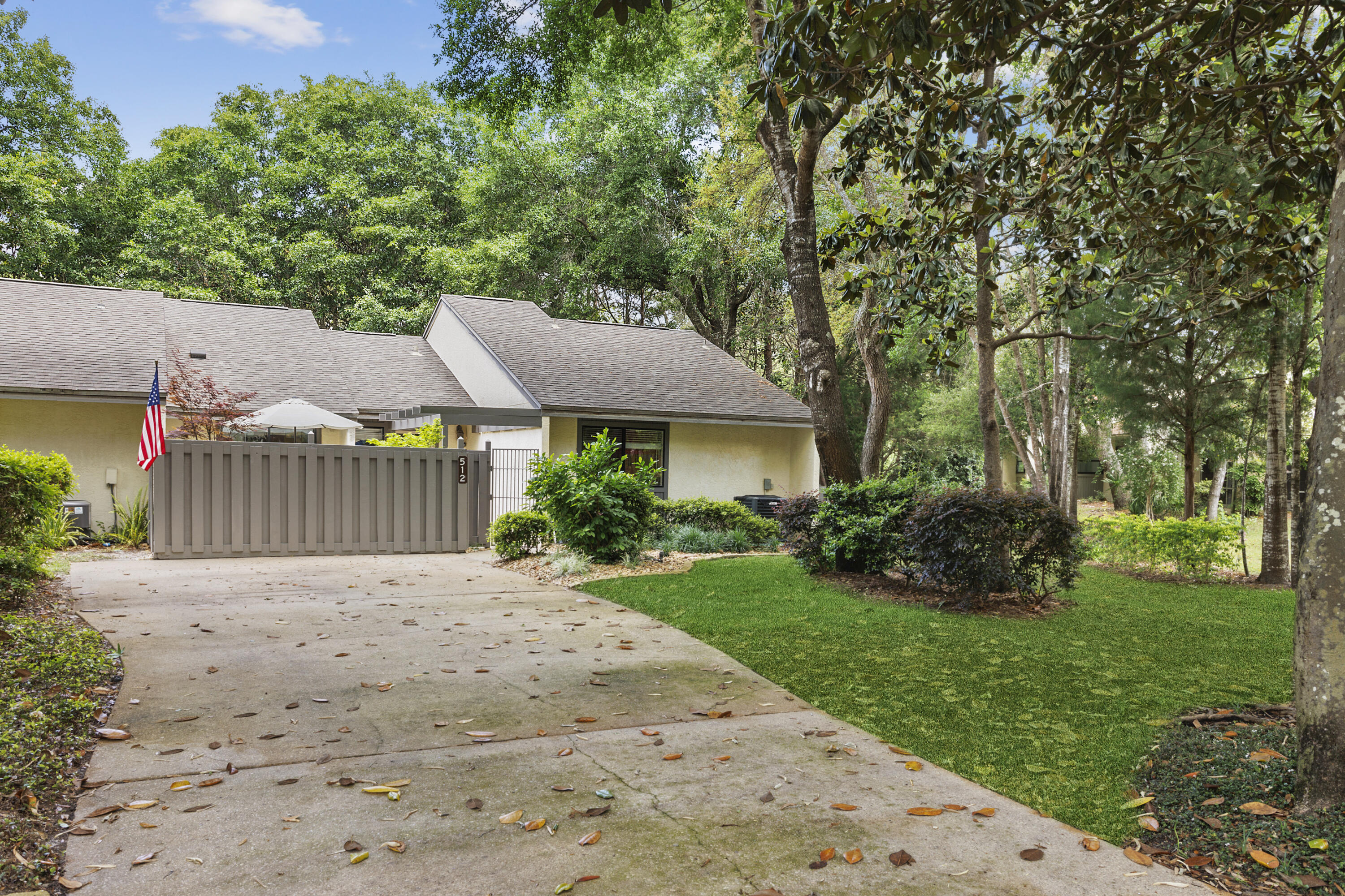 ROYAL OAK VILLAS BLUEWATER BAY - Residential