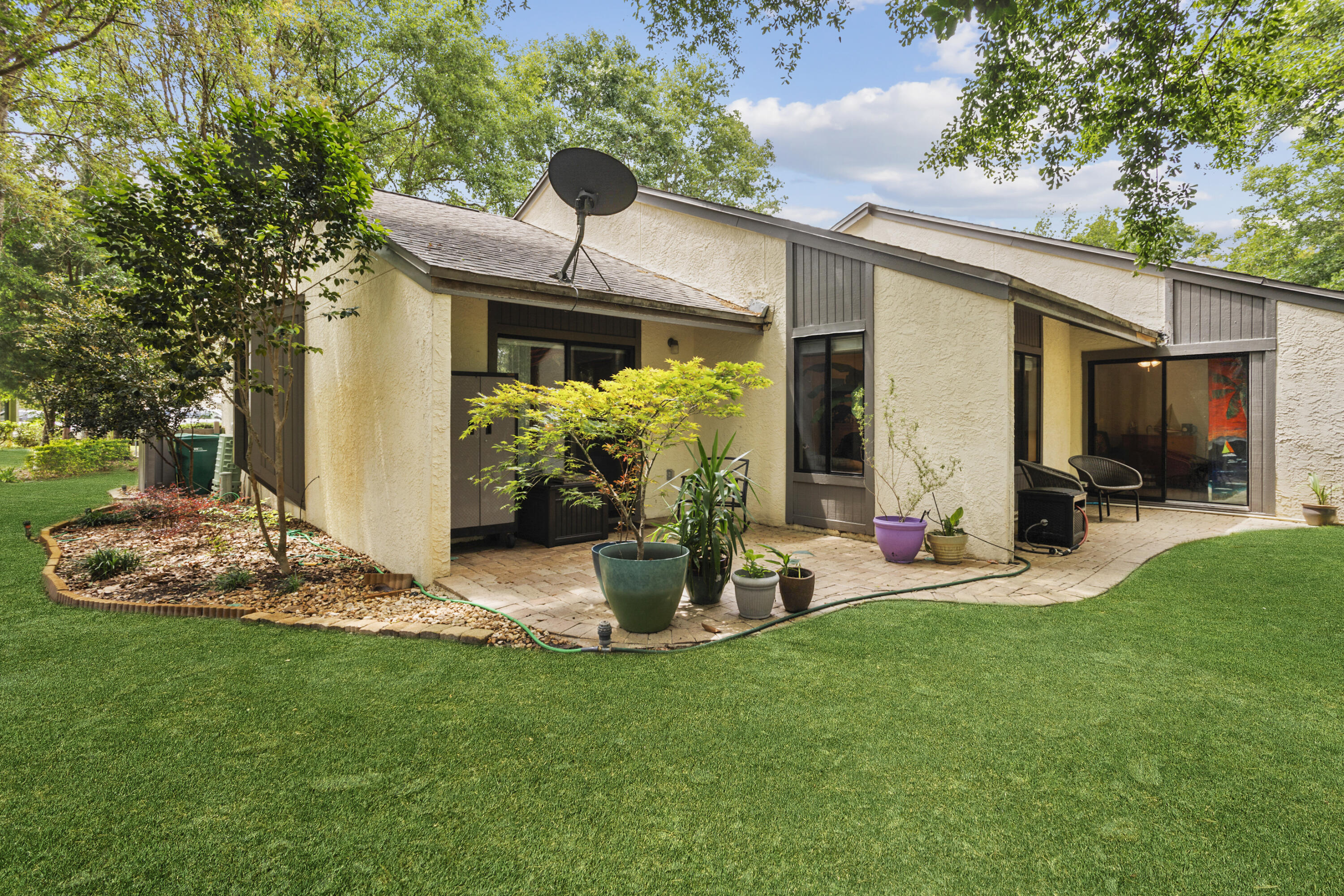 ROYAL OAK VILLAS BLUEWATER BAY - Residential