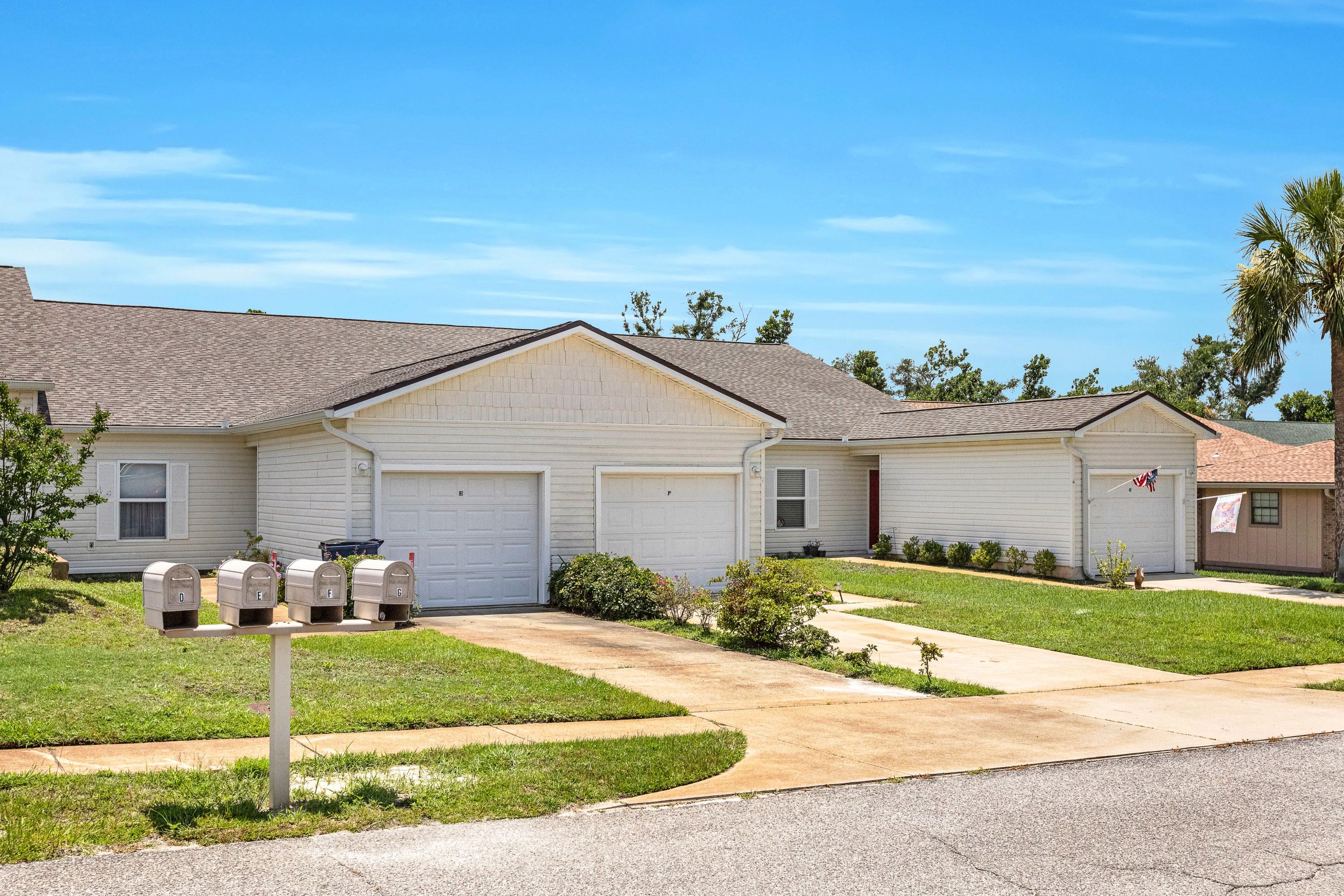 CURRENTLY UNDER CONTRACT. SELLER ACCEPTING BACK UP OFFERS. Rare opportunity to own a well mantained townhome in historic St. Andrews. This home has a large eat in kitchen, luxury vinyl plank floors, stainless steel appliances and a fenced backyard. New roof. Freshly painted.
