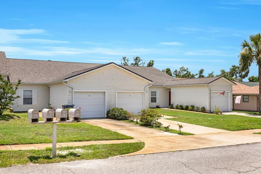 CURRENTLY UNDER CONTRACT. SELLER ACCEPTING BACK UP OFFERS. Rare opportunity to own a well mantained townhome in historic St. Andrews. This home has a large eat in kitchen, luxury vinyl plank floors, stainless steel appliances and a fenced backyard. New roof. Freshly painted.