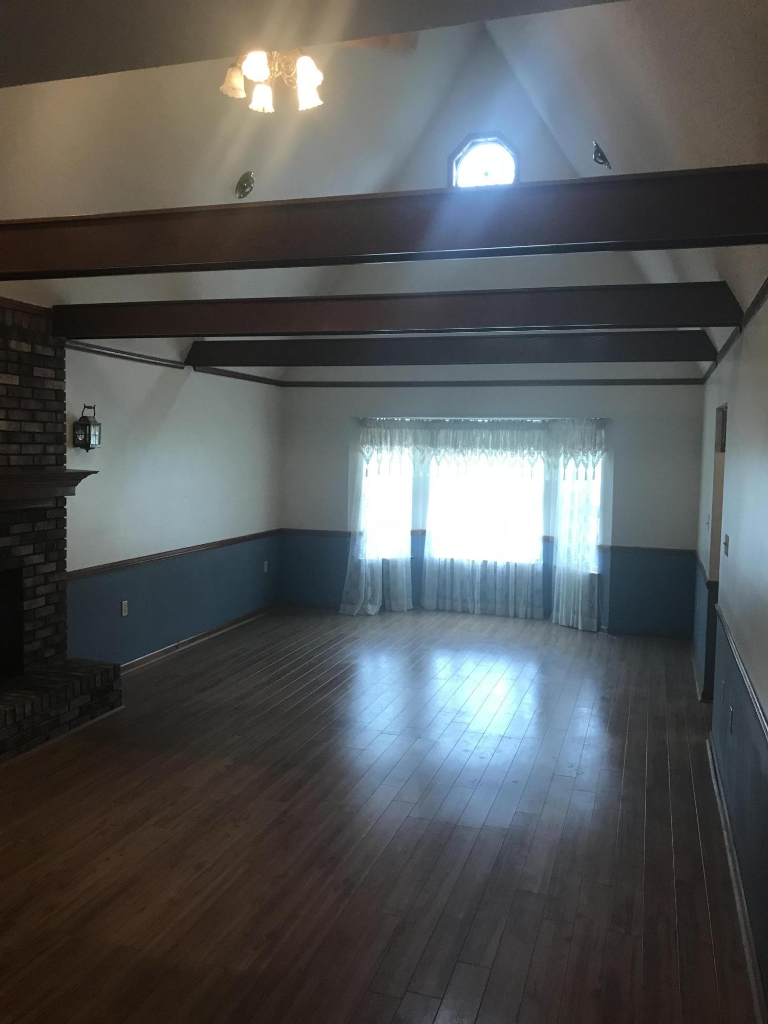 MARY ESTHER MANOR - Residential