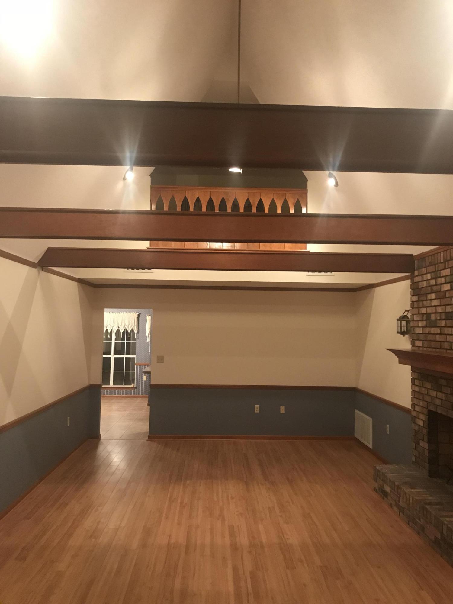 MARY ESTHER MANOR - Residential