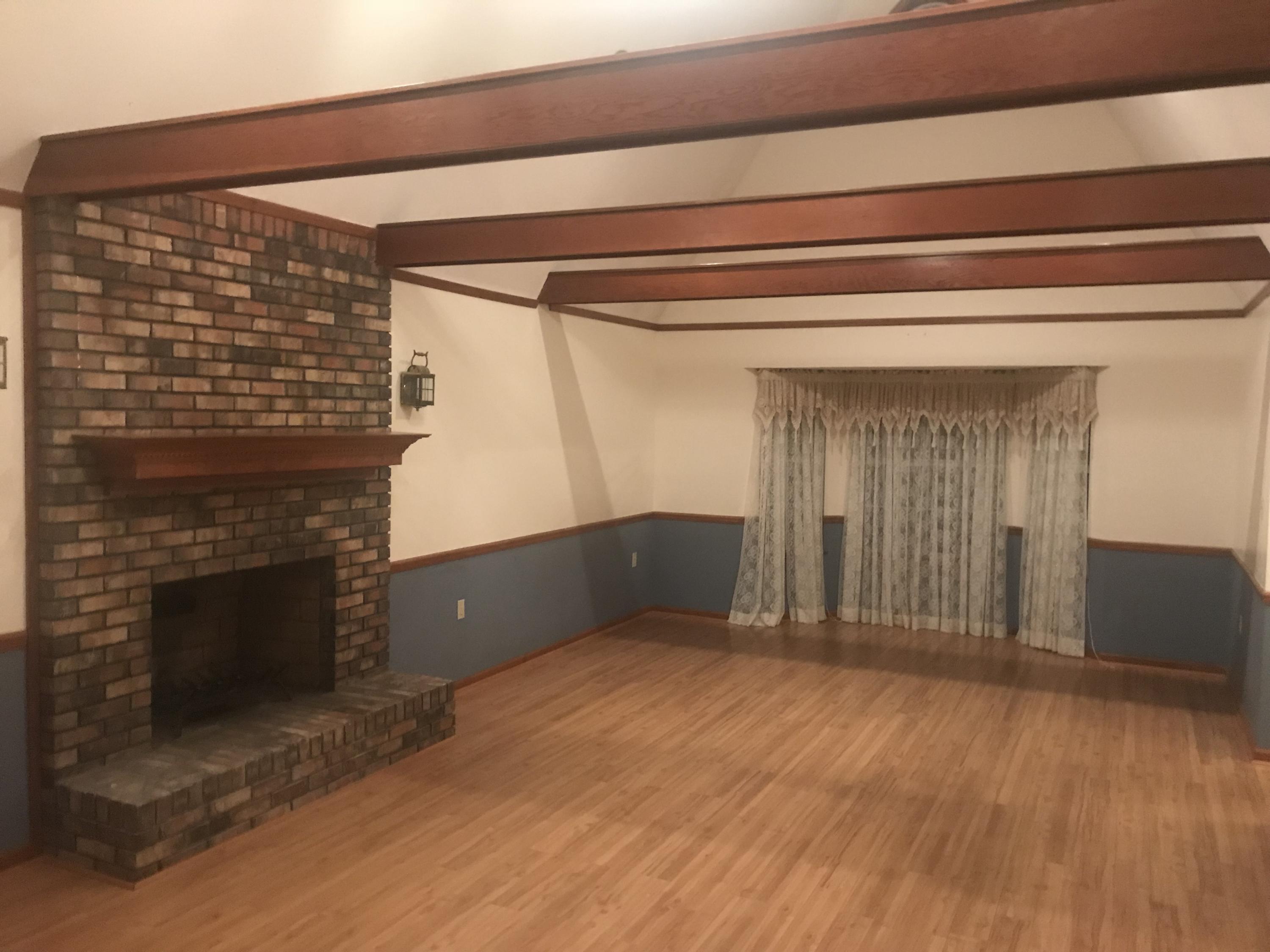 MARY ESTHER MANOR - Residential