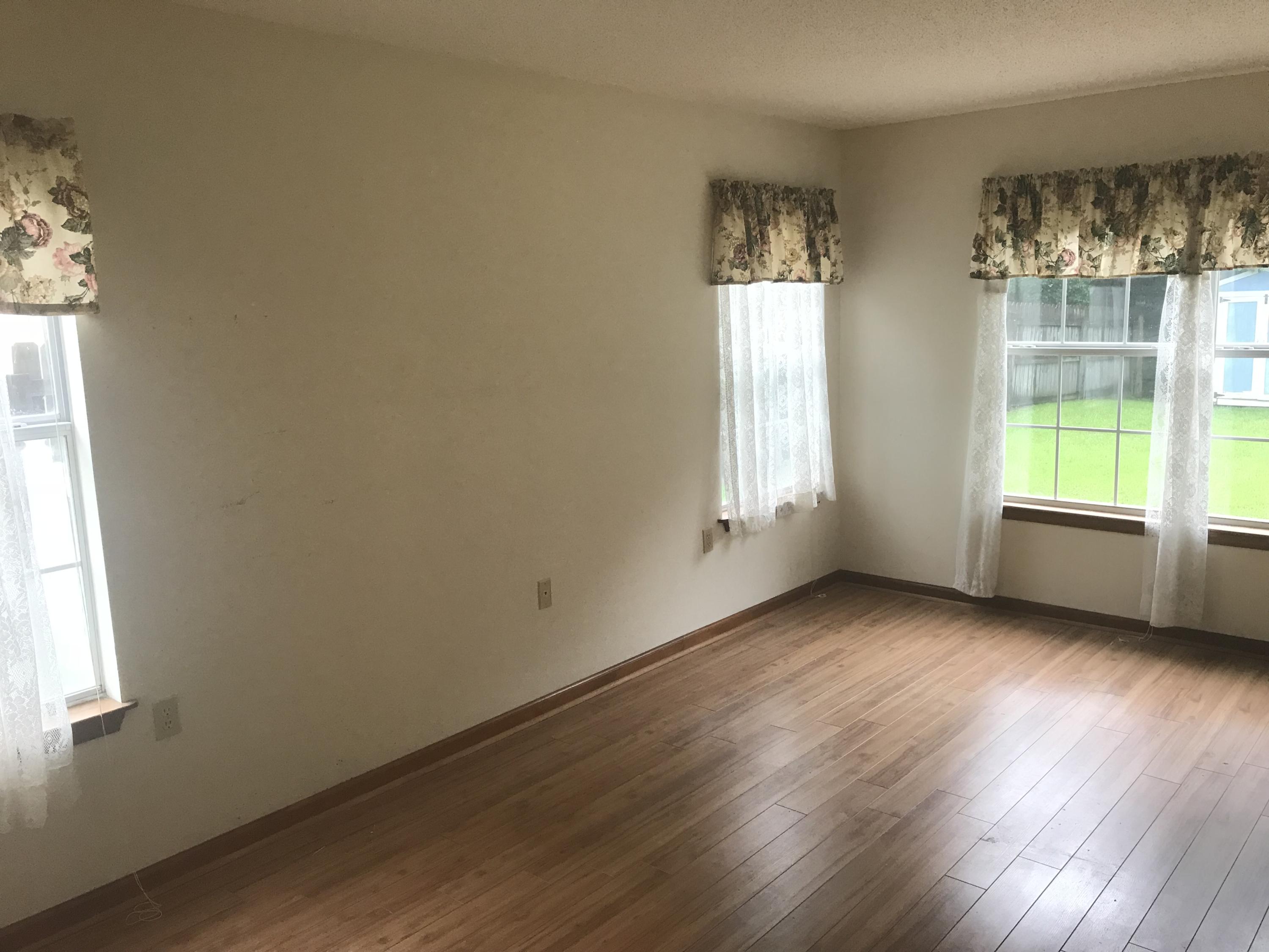 MARY ESTHER MANOR - Residential