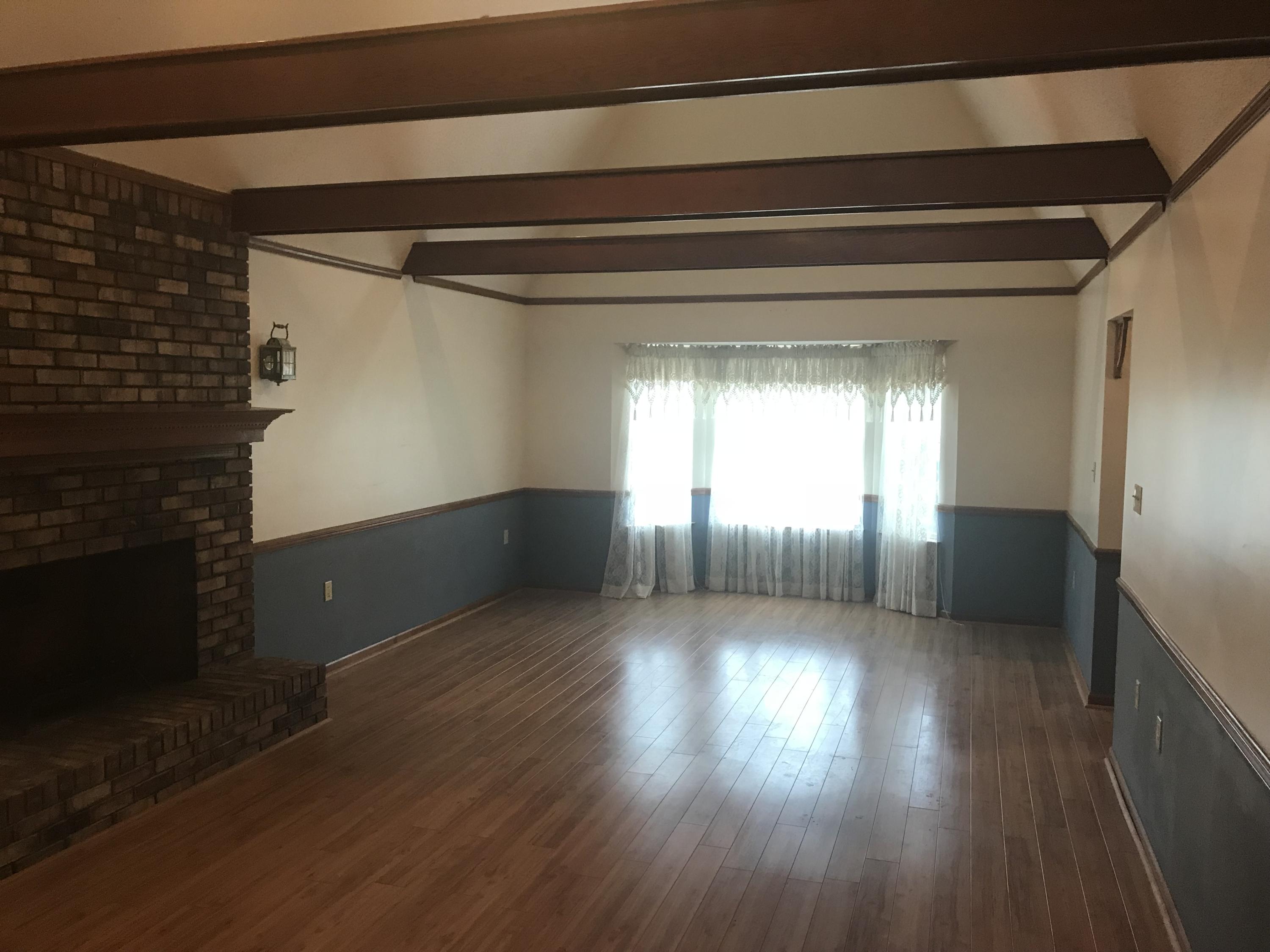 MARY ESTHER MANOR - Residential