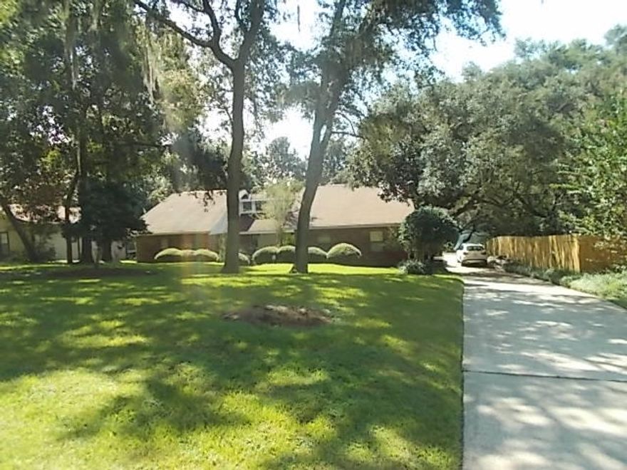 ESTATE SALE - Stunning water front views down protected Don's Bayou. This home features high elevation with NO flood insurance required. This one owner home is located on the best street in the Kenwood neighborhood. The Cul De Sac private street setting allows parents to feel comfortable when sending their kids out to play. The large covered patio and large open deck take full advantage of the beautiful setting on Don's Bayou. Mature Oaks encompass the front and rear of the property making this property a majestic setting. The long driveway leads down to the side entry 2 car garage and the front courtyard entry area. Inside you will find a formal dining room, a large family room, kitchen and breakfast nook area overlooking Don's Bayou. Solid tongue and groove, oak wood walls accent